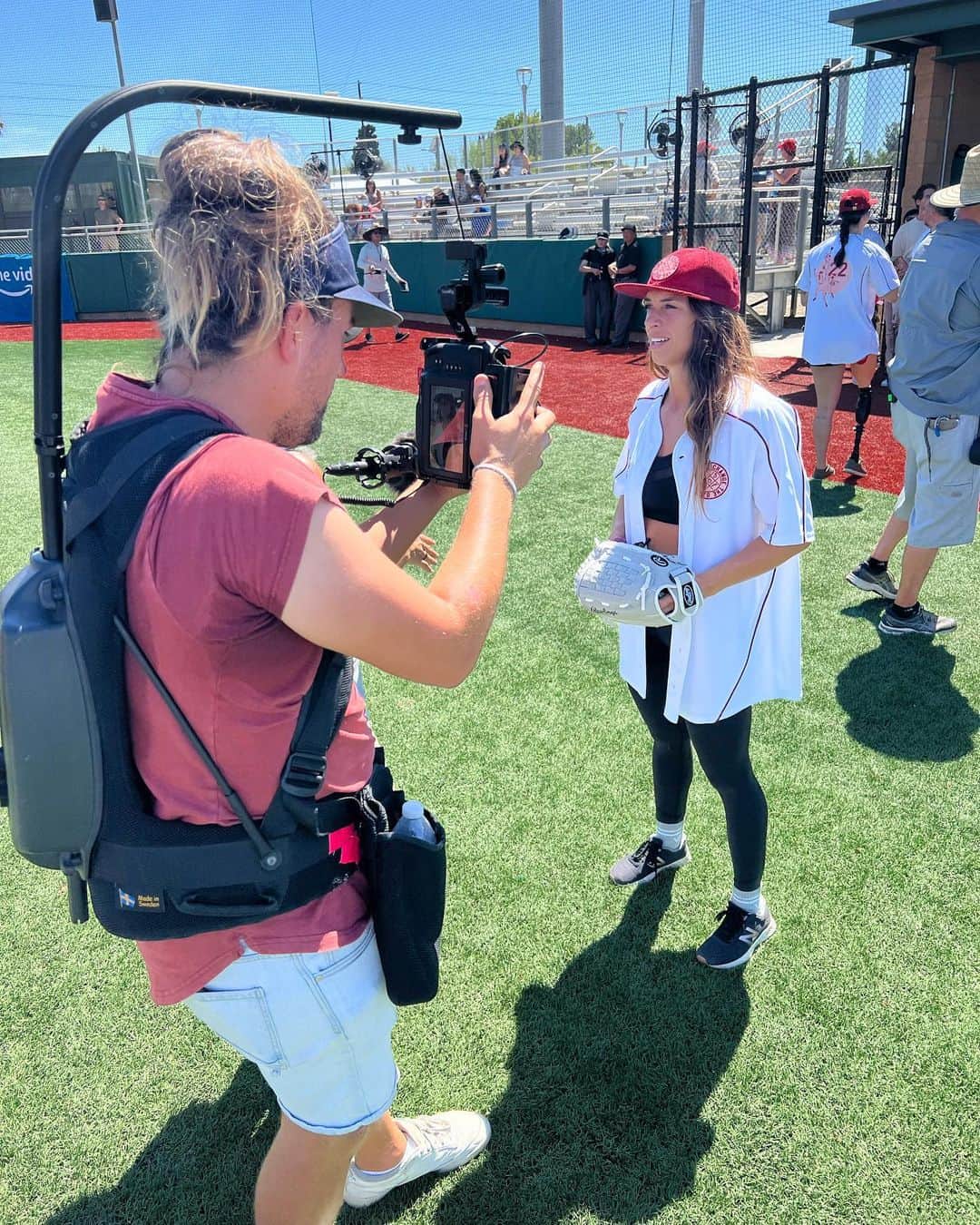 マッケンジー・ダーンのインスタグラム：「Baseball season is HERE! Be sure to catch @LeagueOnPrime August 12th on @PrimeVideo! #FindYourTeam   #PrimeVideoCreator #Sponsored」
