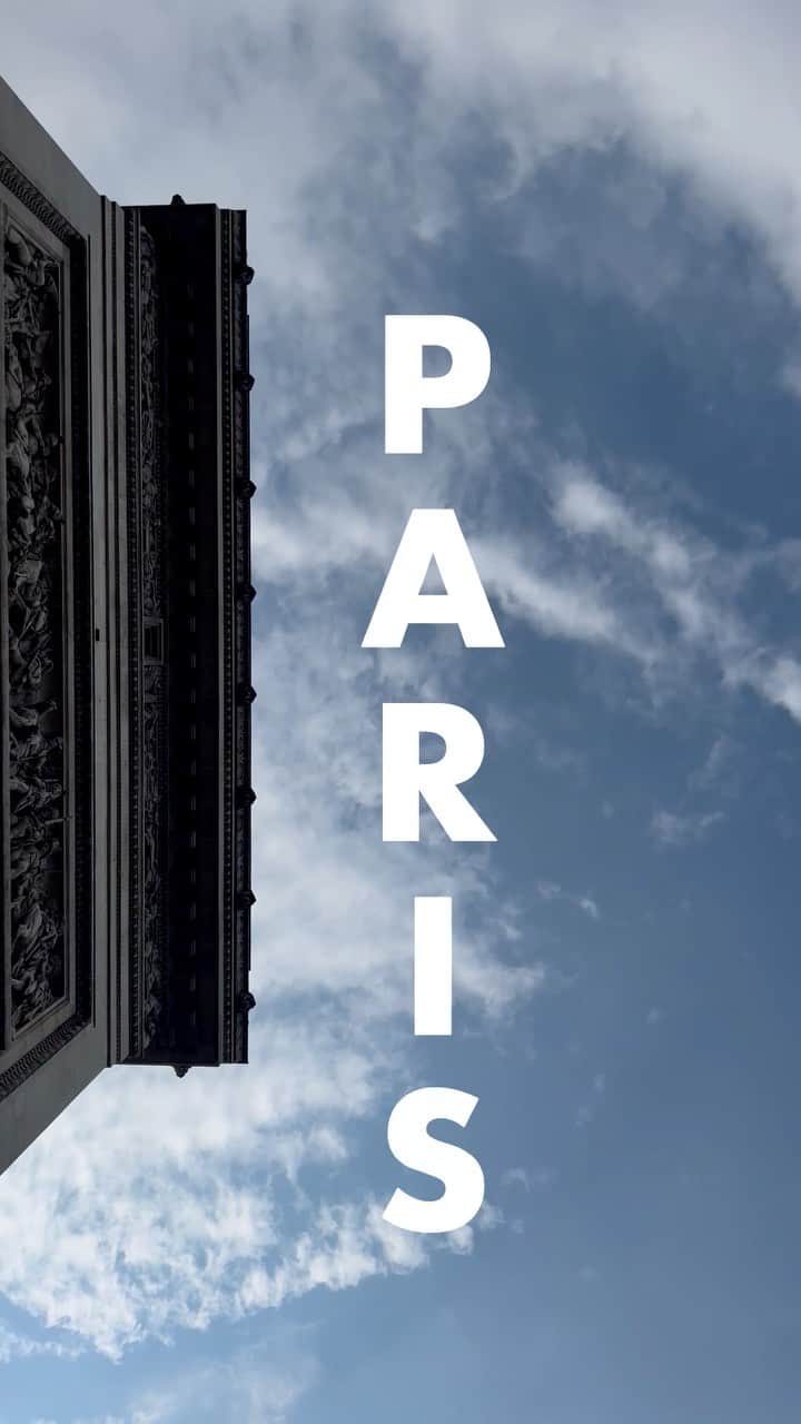 のインスタグラム：「One of the most beautiful cities in the world, PARIS. This was the day I visited the LOUVRE.」
