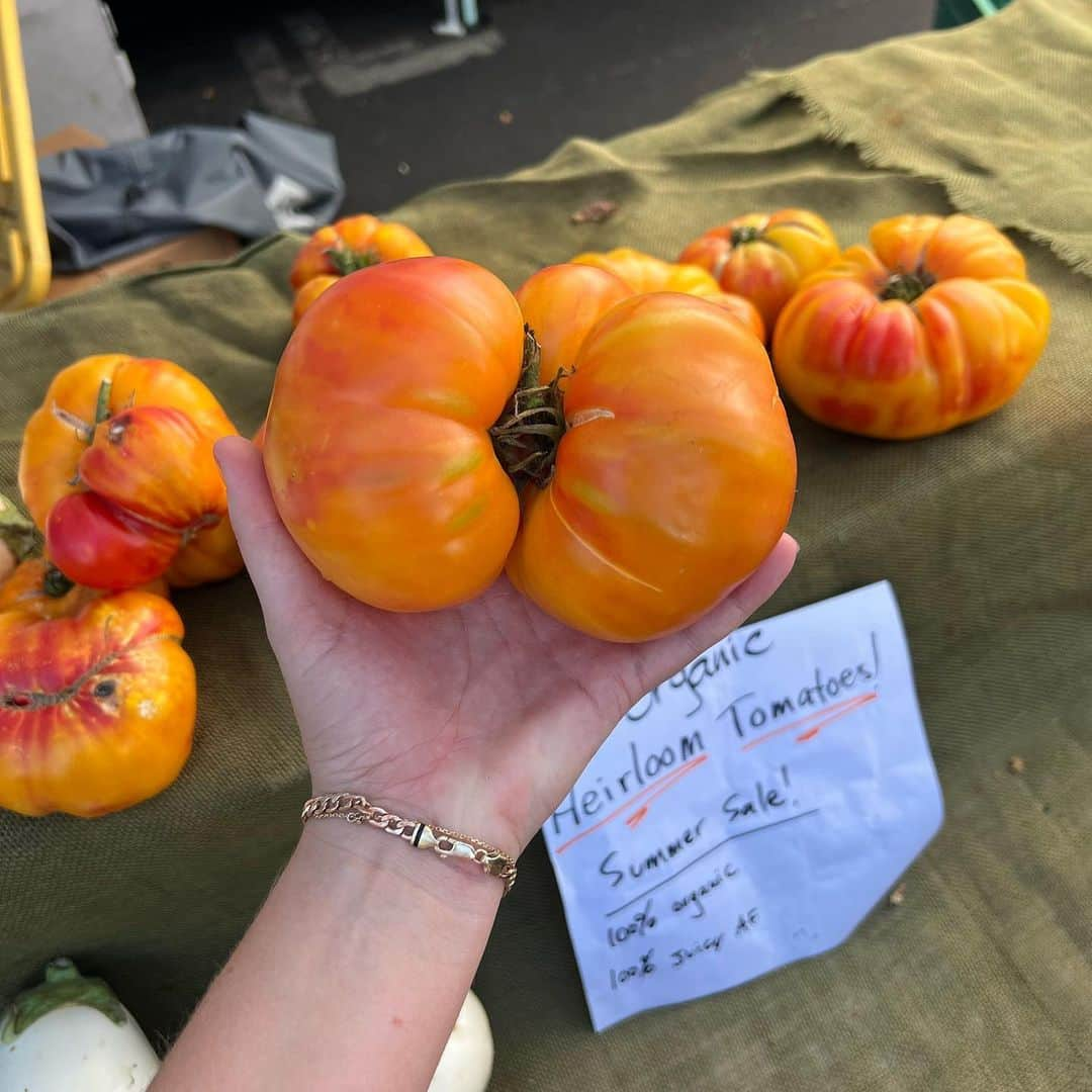 Maddi Braggさんのインスタグラム写真 - (Maddi BraggInstagram)「one thing about me is i will be at the market every sunday 👩🏼‍🌾」8月8日 8時17分 - maddibragg