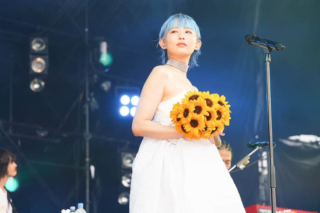 PORINのインスタグラム：「8/7花の日に🌻 どんな時も大きく咲いて こっちを見て 元気をくれるお花  #rijf2022」