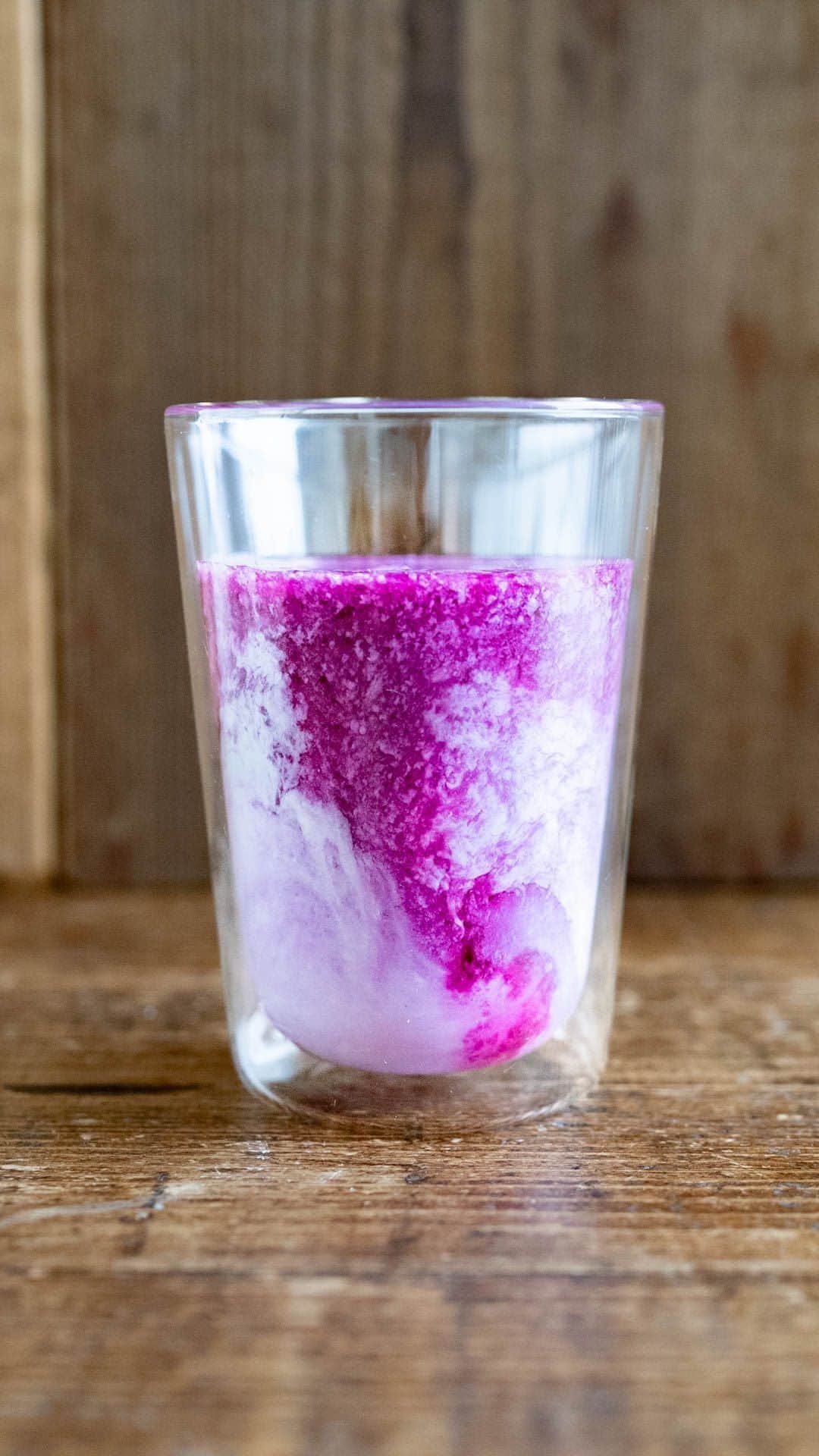 高嶋綾也のインスタグラム：「Red Shiso leaves are also used to make Umeboshi here in Japan. I’m not sure if you can get red Shiso leaves outside of Japan, but if you ever come to Japan in summer, you must try this😊  もうそろそろ赤紫蘇も終わりの時期ですかね〜今年はこれ３回作りました😂しかも京都大原の在来種赤紫蘇で✨味濃いめで美味しいですよ〜！ 茹で終わった赤紫蘇はディハイドレーターで乾燥させて、海苔、白炒り胡麻、塩と合わせてふりかけにしても良さそう🤔来年はそれやろう笑」