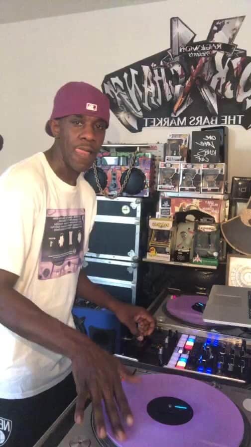 のインスタグラム：「#stockxchange ONLY BUILT 4 CUBSN LINX 27th year anniversary @djthoro」