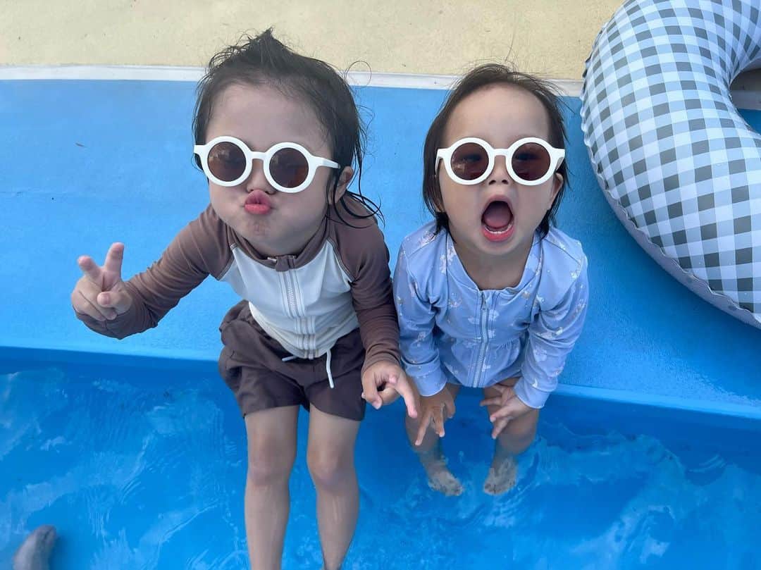 伊藤澄花のインスタグラム：「人生初プール🏊‍♂️🌴  인생 첫 풀 first pool in my life」