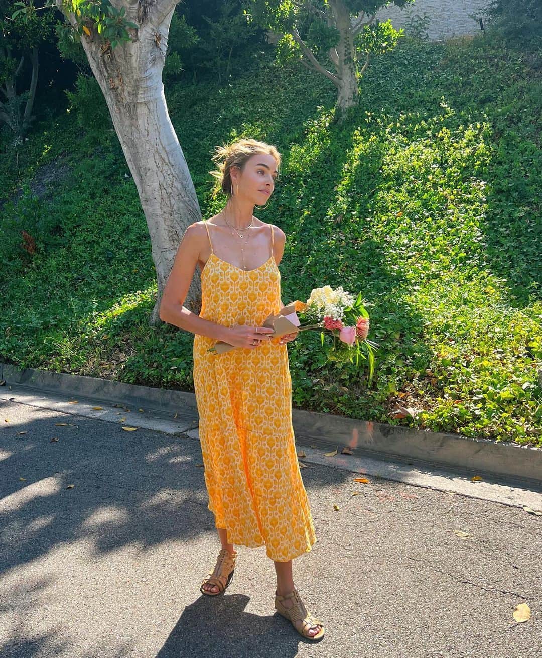 Elizabeth Turnerのインスタグラム：「august vybes 🤍☀️🌿」