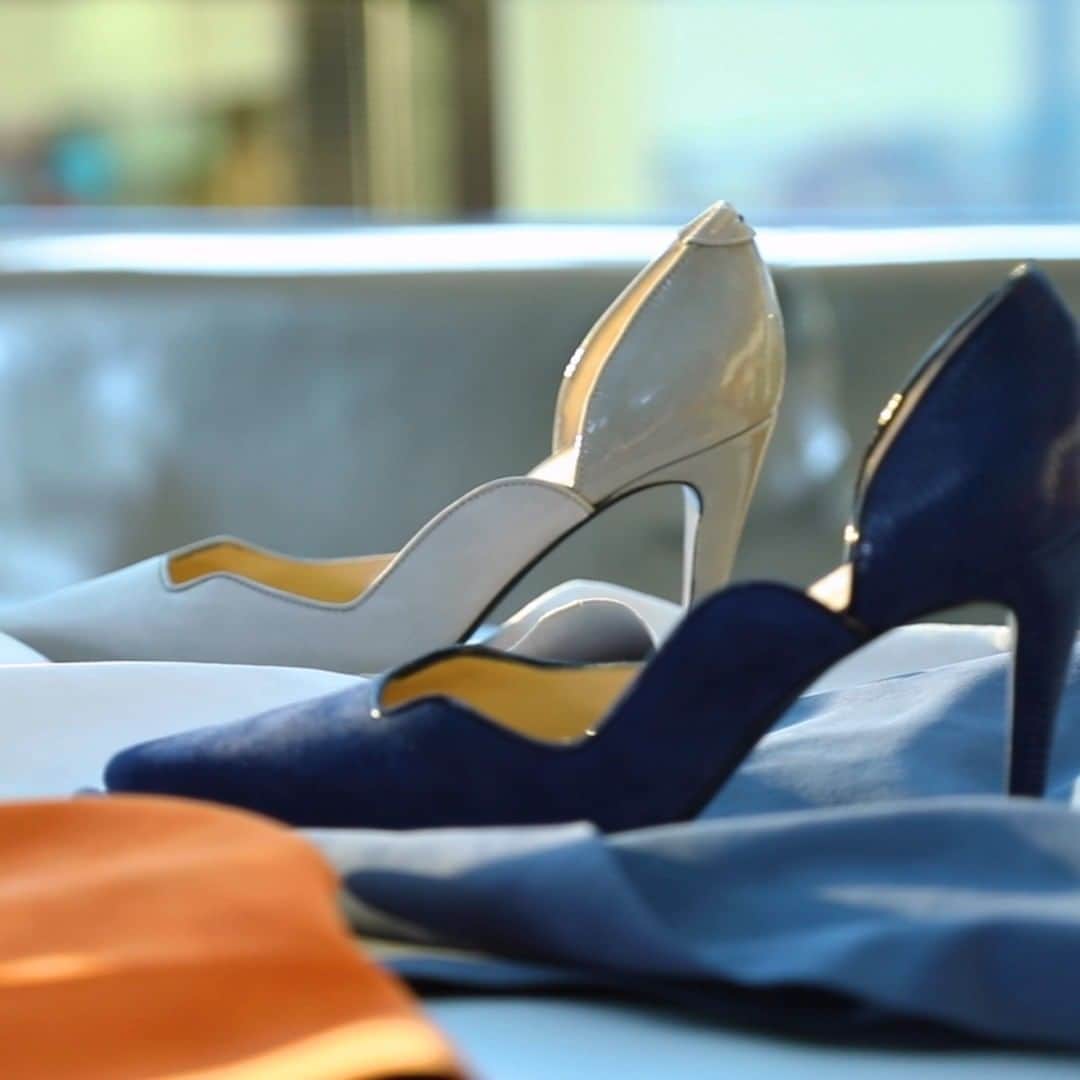 アレッサンドロオテーリのインスタグラム：「Chapter III. And then, the Oteri décolleté is born. With a refined interplay of textures and nuances, every shoe encloses precise craftsmanship and authentic luxury, revealing its irresistibly singular personality. - #OteribyAlessandroOteri」