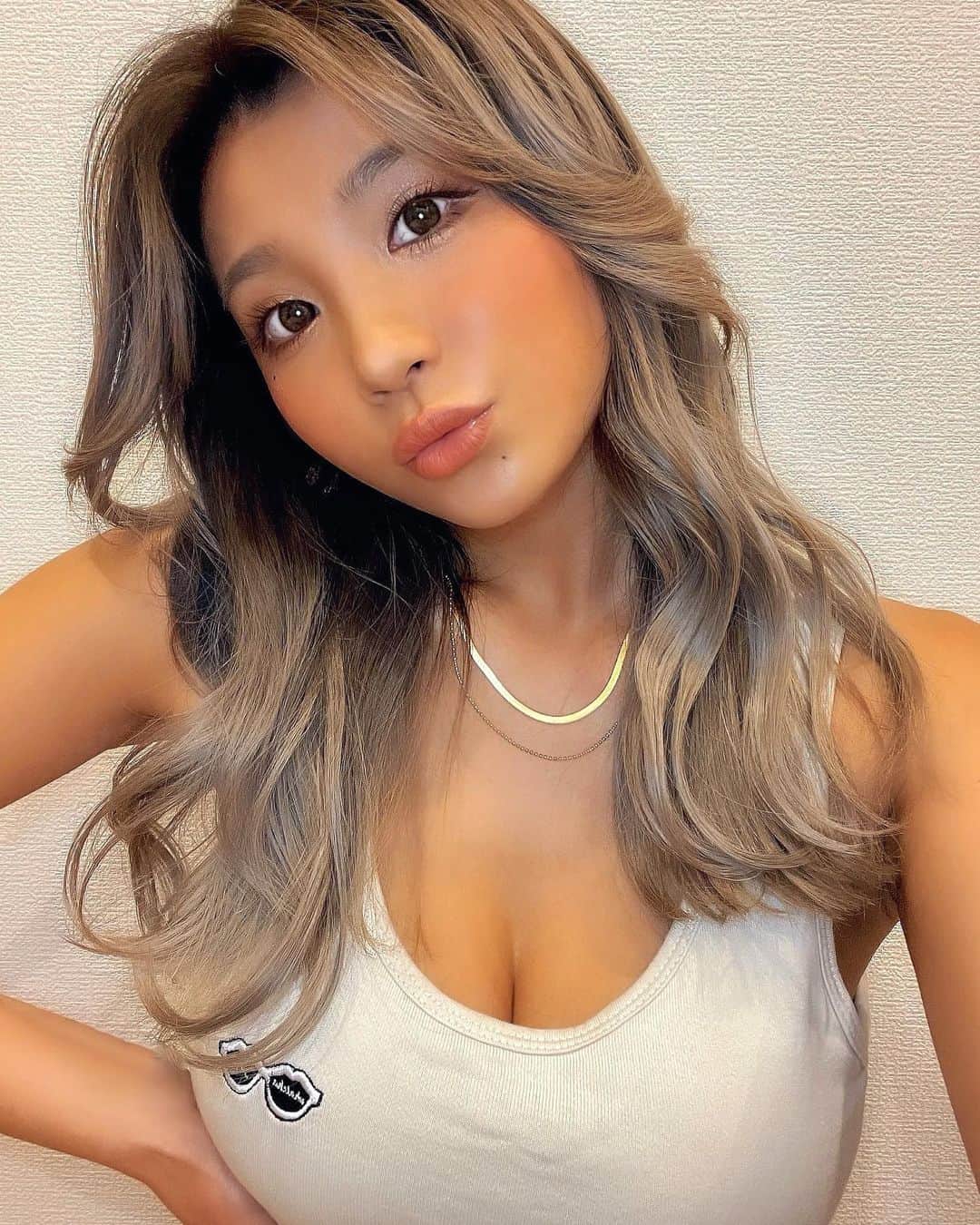 のインスタグラム：「. .  やっほ〜 みんなげんき〜？  わたしは夏バテどころか元気すぎて 止まらぬ食欲に恐怖感じてるよ！  🤤🫶🏾  暑いし休み休みで 無理せず過ごそうね！  チェックおねがいします🙏🏾  #fempass カバーガール＆インタビュー🤍  FRIDAY リップガールズ温泉旅行 電子写真集発売中♨️  最新DVD 「起きたとき世界が明るい」☀️  . .  #gravure #japanesegirl  #ootd #グラビア」