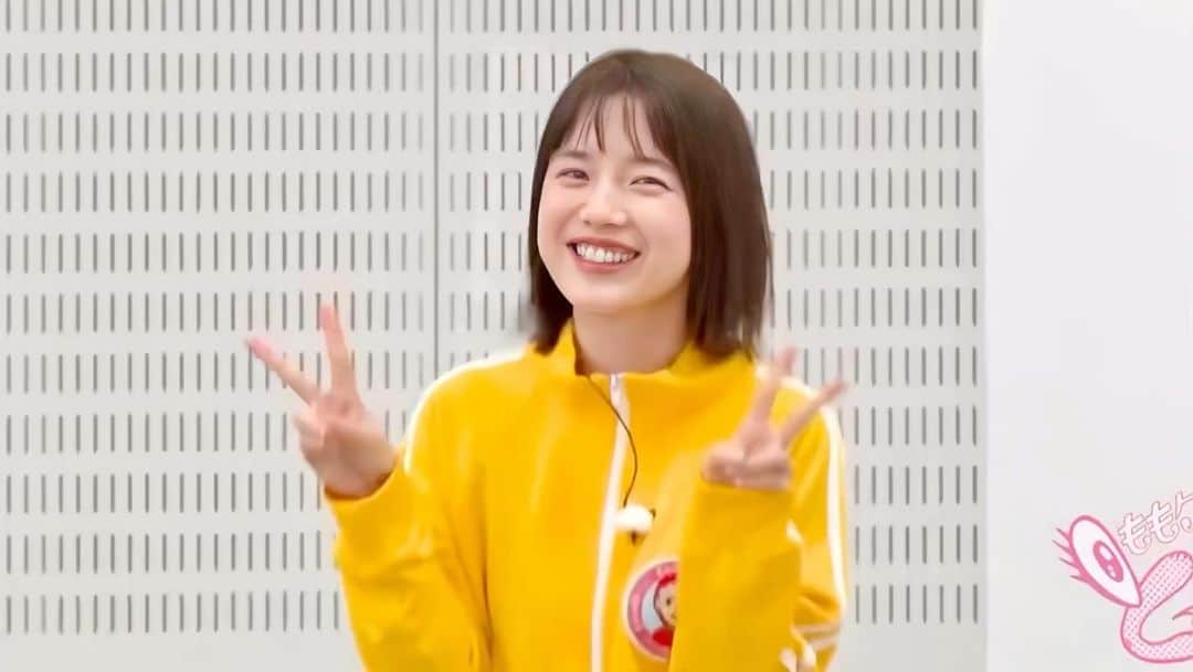 弘中綾香　ファンアカウントのインスタグラム：「弘中ちゃん30ちゃい👶🏻💕  #弘中綾香 #弘中ちゃん #弘中アナ #ももクロちゃんと #ももクロ #ももクロちゃんと弘中ちゃん」
