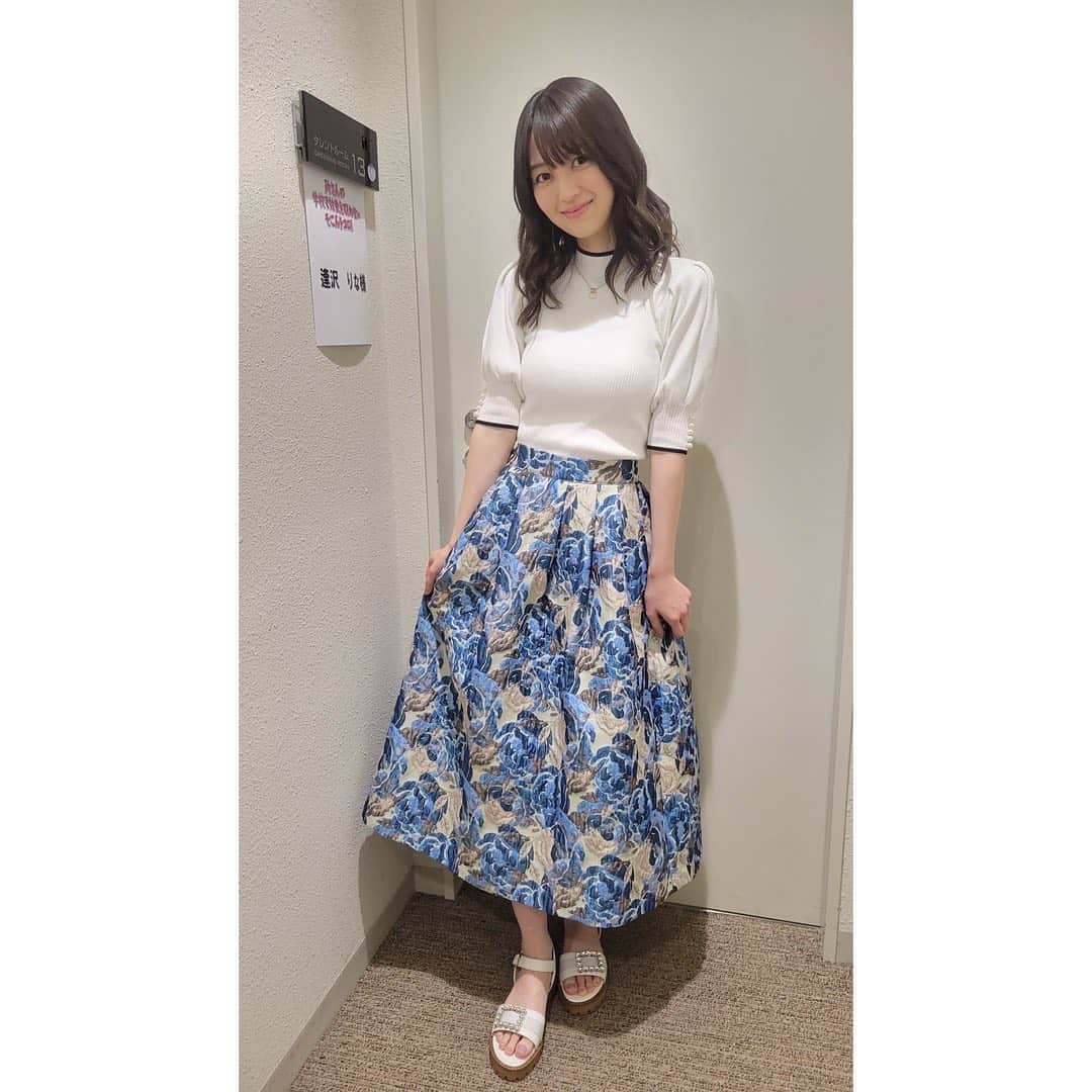 逢沢りなのインスタグラム：「【おしらせ】 8月5日(金)夜8時はテレビ東京「強行犯係樋口顕」第4話の放送です！  そして、そのあと夜9時からは「所さんの学校では教えてくれないそこんトコロ」に出演致します。  続けてご覧になっていただけたら嬉しいです🌷  👗@emilychan_official 👡@dianashoespress 💍@hpfrance_official」