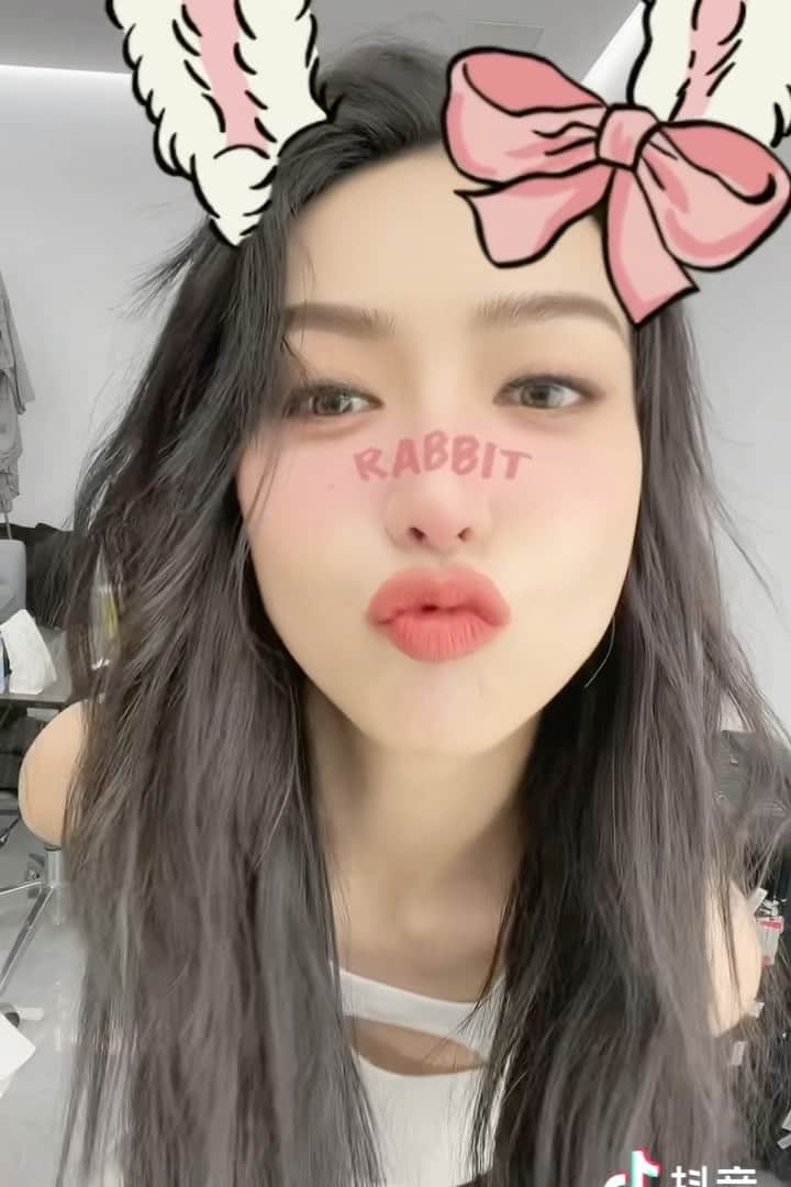 フィオナ・シットのインスタグラム：「❤️muah」