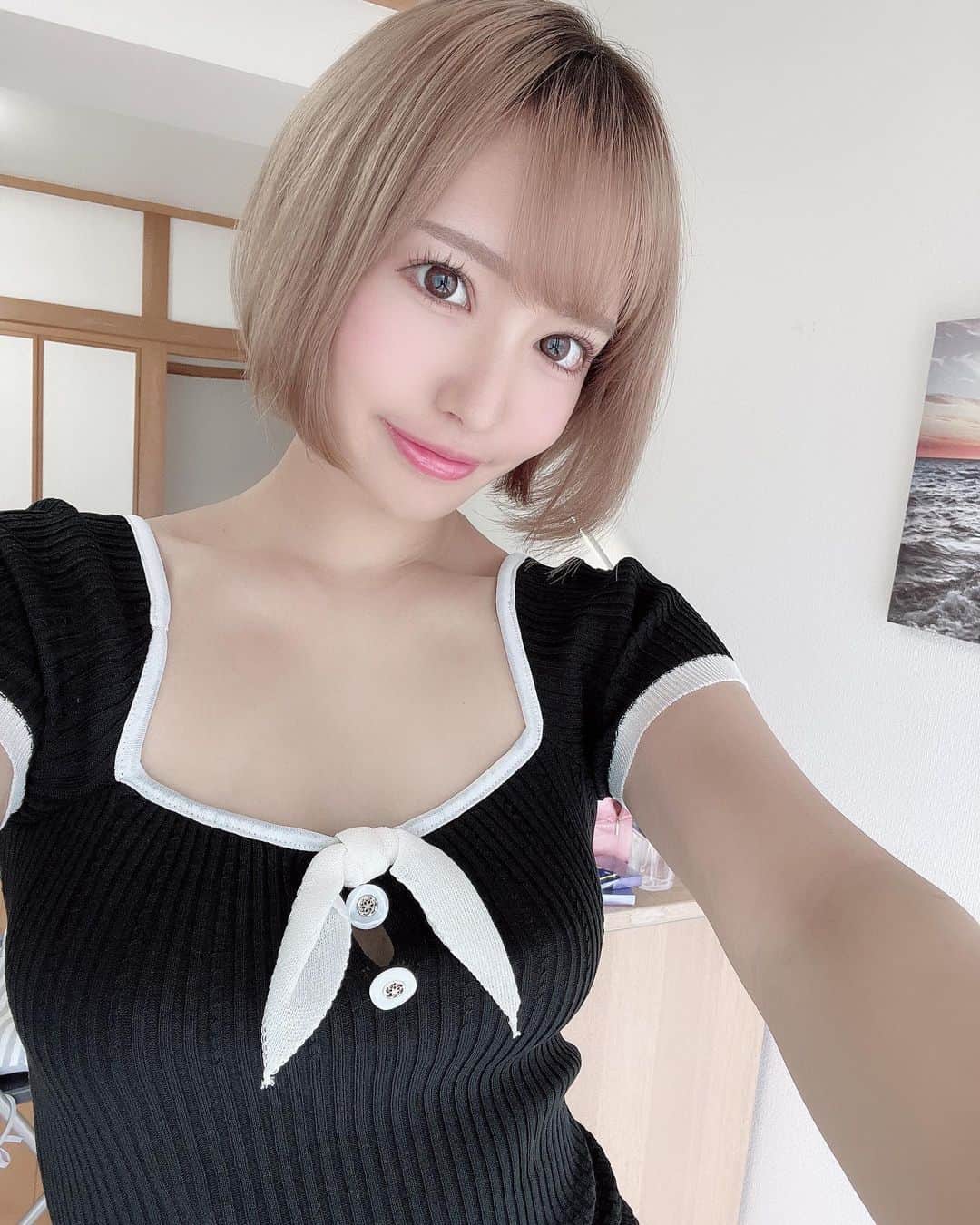 のインスタグラム：「. 8月もよろしくね🎐꙳⋆ . .」