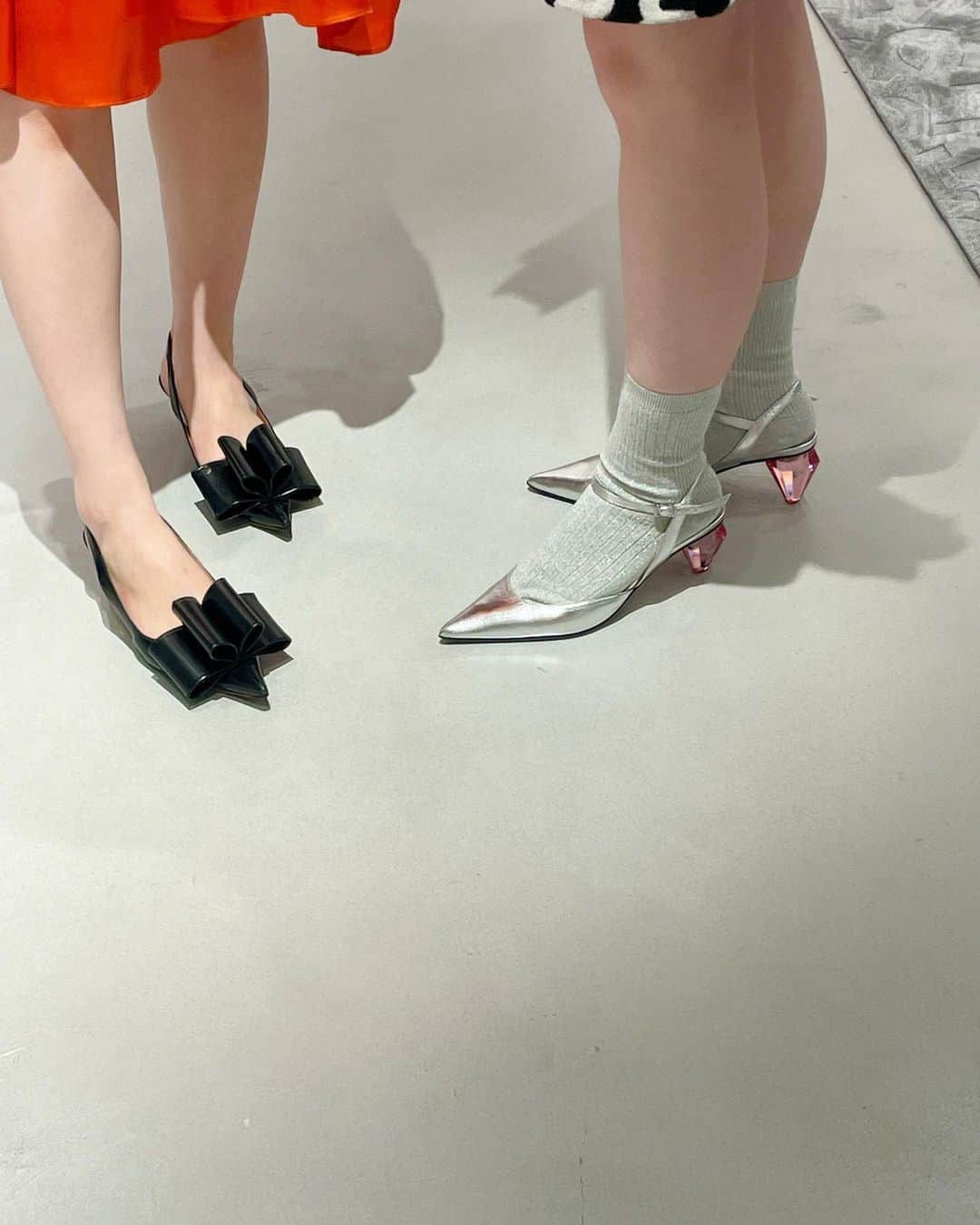 浅野菜緒子さんのインスタグラム写真 - (浅野菜緒子Instagram)「🔥shoe game🔥 . #goingstrong #shoes #sisters #outfitoftheday」8月4日 20時02分 - naokoasano