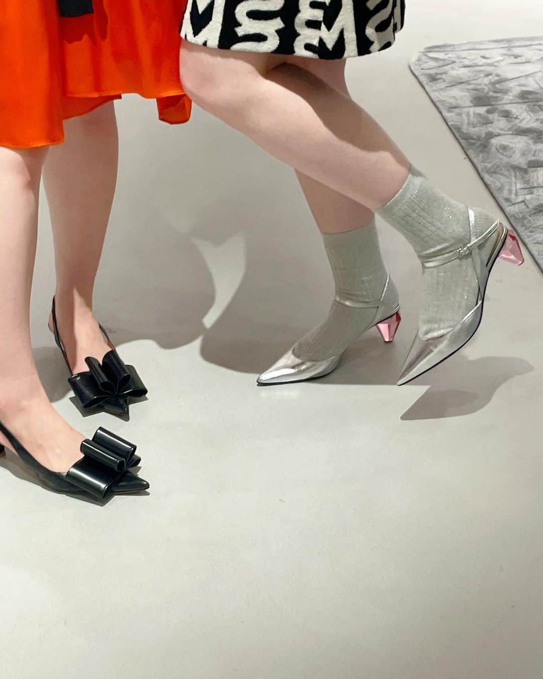 浅野菜緒子さんのインスタグラム写真 - (浅野菜緒子Instagram)「🔥shoe game🔥 . #goingstrong #shoes #sisters #outfitoftheday」8月4日 20時02分 - naokoasano