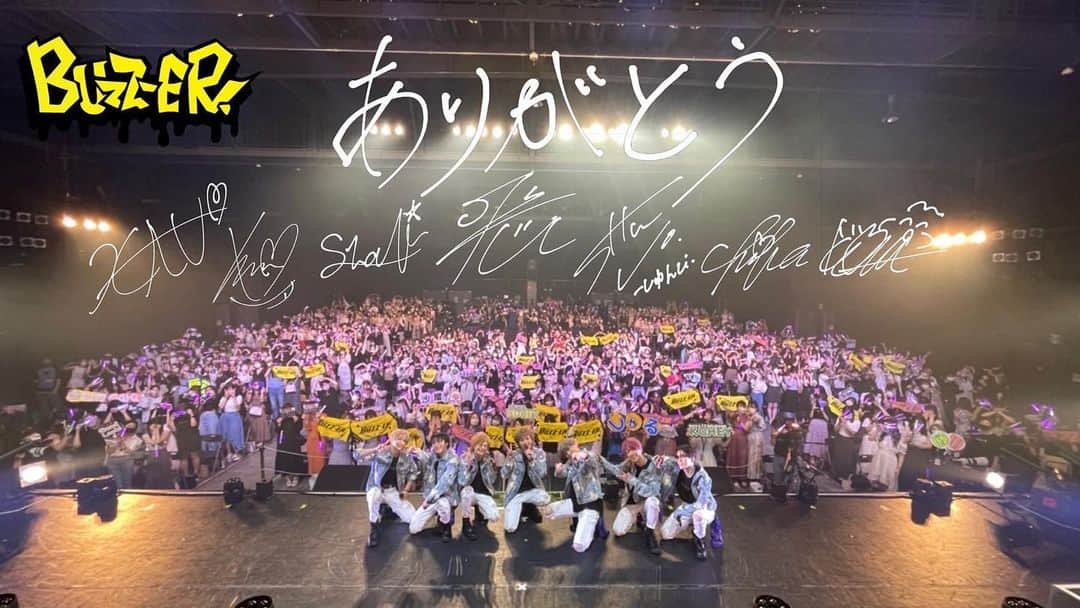 KOHEYのインスタグラム：「改めまして。  5年間BUZZ-ER.を応援していただきありがとうございました。  先日のラストワンマンライブでBUZZ-ER.という一つのコンテンツに幕を閉じました。  コロナの影響で周りのアーティストの方々が辞めていく所を見て中々上手く活動する事ができない現実に自分もステージから降りる選択を考える事が何度もありました。  それでもステージでパフォーマンスをする選択をしてこれたのは、自分達のライブを楽しみに待っていてくれているファンの皆さんがいたのと、どんな状況でも夢を諦めようとしなかったメンバーの意思の強さに自分は救われてきました。  何より自分の一言で集まってくれたメンバーや関係者の皆さんがいる責任感もかなりありました。  BUZZ-ER.として掲げてきた目標や夢は100%達成したとは言い切れないです。  だけどそれ以上に100%に近い素晴らしい景色を最後に見ることができました。 自分の芸能生活の中で1番幸せな瞬間でした。  色々な経験を経て音楽の力は偉大だなと感じたのと、自分は音楽が大好きなんだなと改めて実感しました。  今後については、まだ少し考える時間が欲しいと思っているのと5年間常にグループや仕事の事を考えてきたので少しだけ休みたいなと思っています。  繰り返しにはなりますが、自分は音楽やこの業界が好きなので何かしらで皆さんにまたパフォーマンスを魅せれる日がくるように少し休んで帰ってきたいと思っています。  媚びず、甘えずに自分の挑戦してみたいことを追求していきたいと思います。  最後に、この7人は仲間であり、ライバルであり、家族でもあります。  これからはそれぞれの道に進むことになりますがこの関係性は変わりません。  どんな道に行っても応援するし、これからも1ライバルとして自分も負けません。  なので皆さんもこれからのメンバーの夢を応援してくれたら嬉しいです。  ここまで支えてくださった関係者の皆様、ファンの皆さんに本当に感謝しています！  またいつか。会いましょう！　  5年間。ご来場頂きまして誠にありがとうございました！」