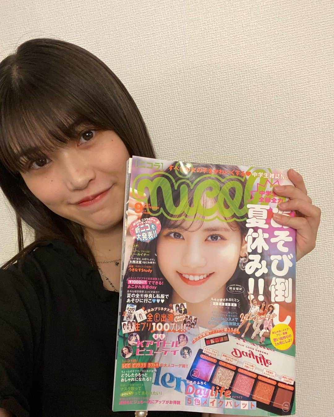 田中南のインスタグラム：「ニコラ9月号ゲットしました〜！ るきピン表紙おめでとう！ 付録はDaylifeの5色メイクパレット！ 可愛い5色で色んなメイクができるよ🙆🏻 是非ゲットしてね〜    #ニコラ  #nicola  #07  #jk  #fjk  #田中南」