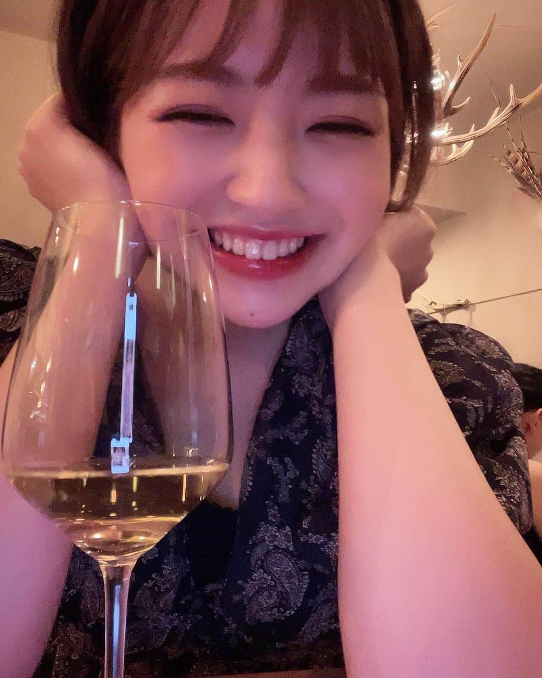 小森ほたるのインスタグラム：「お酒を飲むと笑顔になります🤭🍻🥂💕」