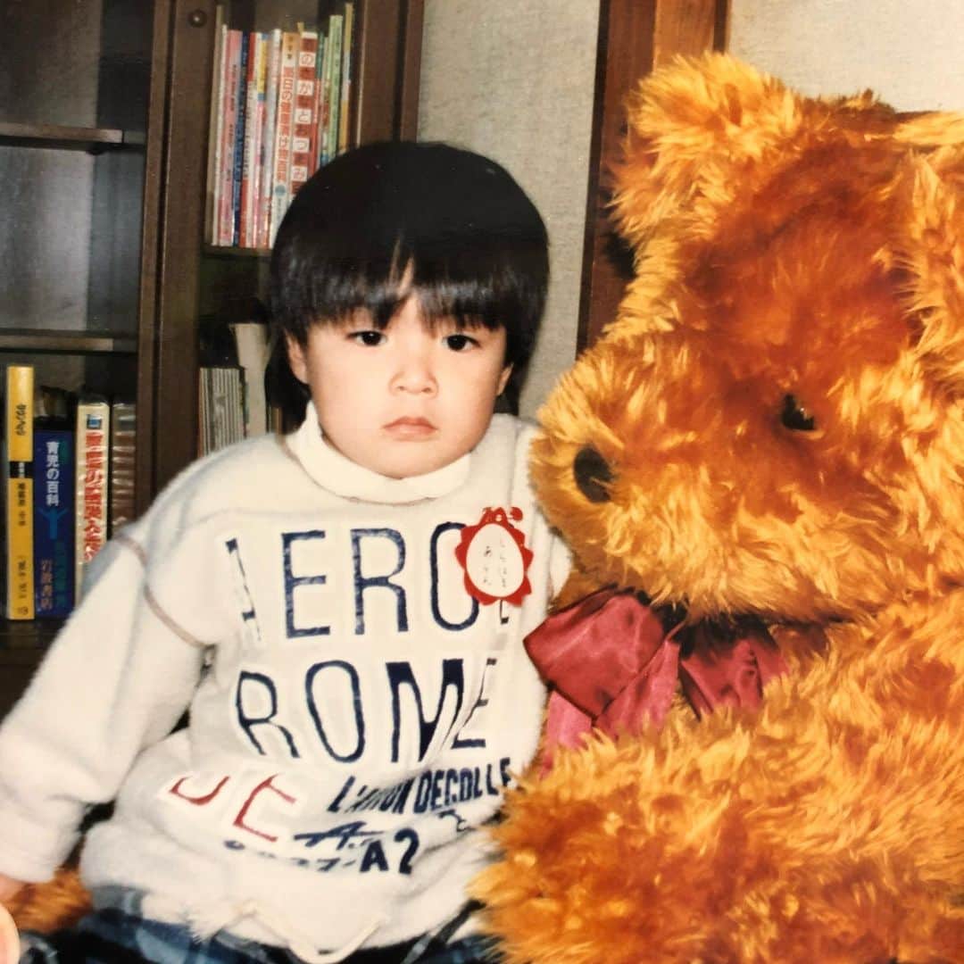 ラブリのインスタグラム：「・ 亜嵐叔父ちゃんお誕生日おめでとうございます。娘を可愛がりすぎて気付けば毎月恒例で家族みんなで過ごしていますが🕺叔父ちゃんのおかげで友達も家族のように過ごしいつしか家族が増えました（忙しいのによくやるよ、そしていつもお皿洗っていただきありがとうございます）  そのスバラシイ人間力、 これからも新たな自分に出会ってください🎂🕺  @alan_shirahama_official 🫶」