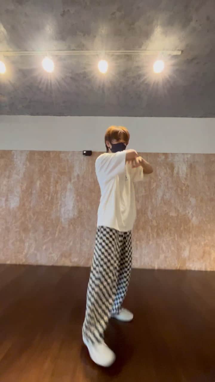 池田優斗のインスタグラム：「🕺🏻  @kingandprince_j  さんの『#ichiban』を踊ってみました🙂✨  #dance #池田優斗 #이케다유우토」