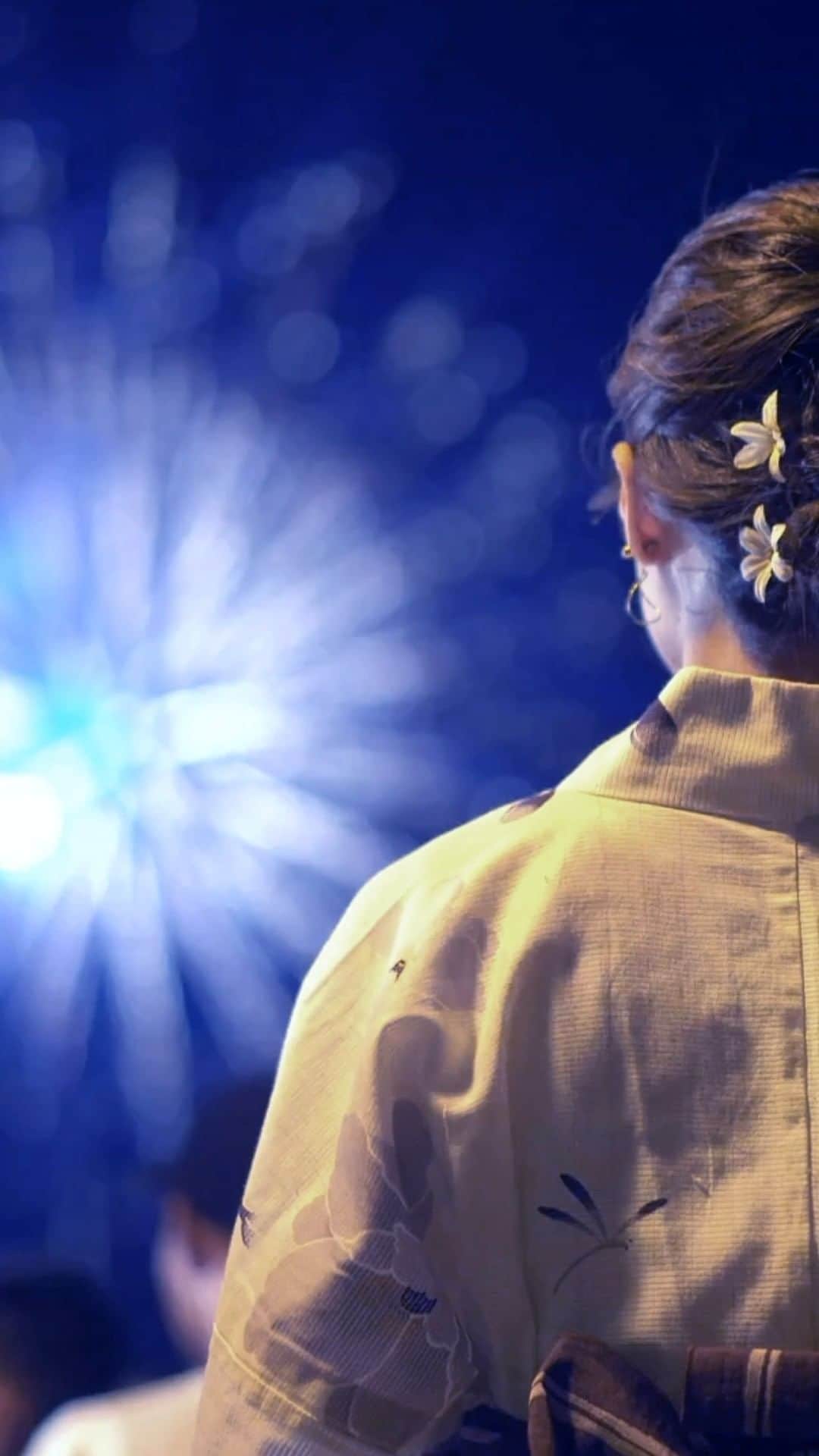 のインスタグラム：「We love looking out at #fireworks, they light up our fire inside. ✨」