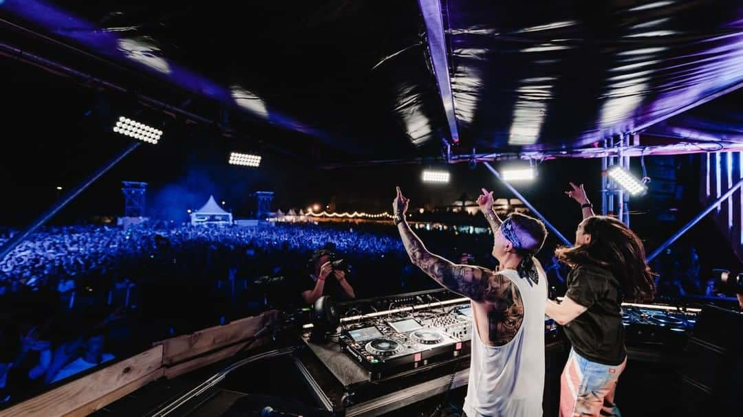 Blasterjaxxのインスタグラム：「Joined @steveaoki on stage at @ikarus.festival to premiere new music!! 👀 #throwback   #blasterjaxx #steveaoki #ikarusfestival #newmusic」