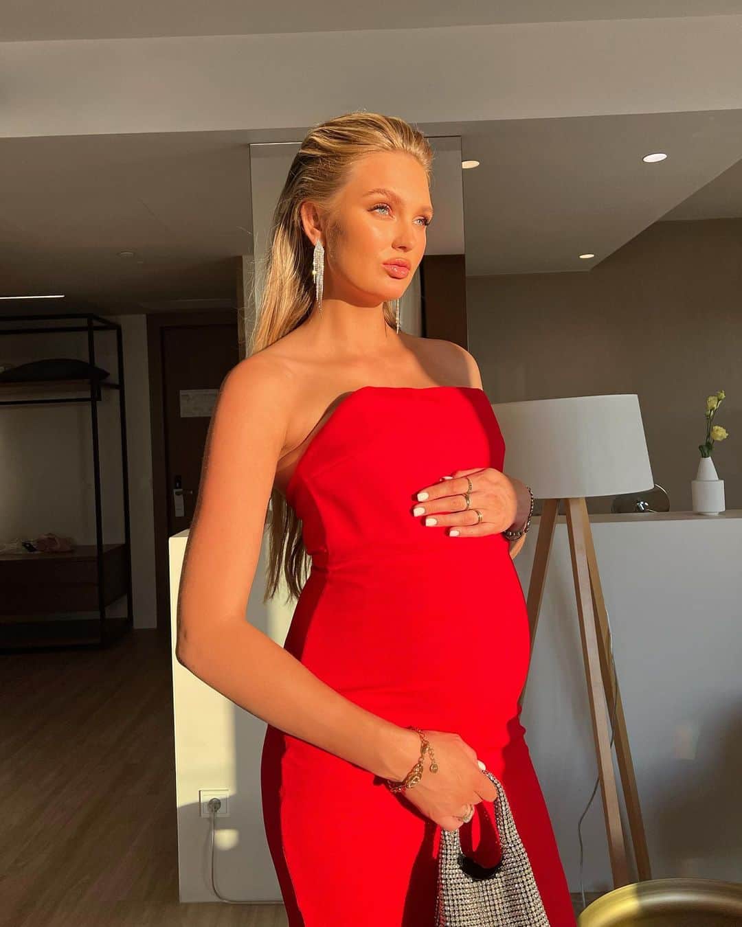 ロミー・ストリドのインスタグラム：「Night out in Spain ❤️‍🔥」