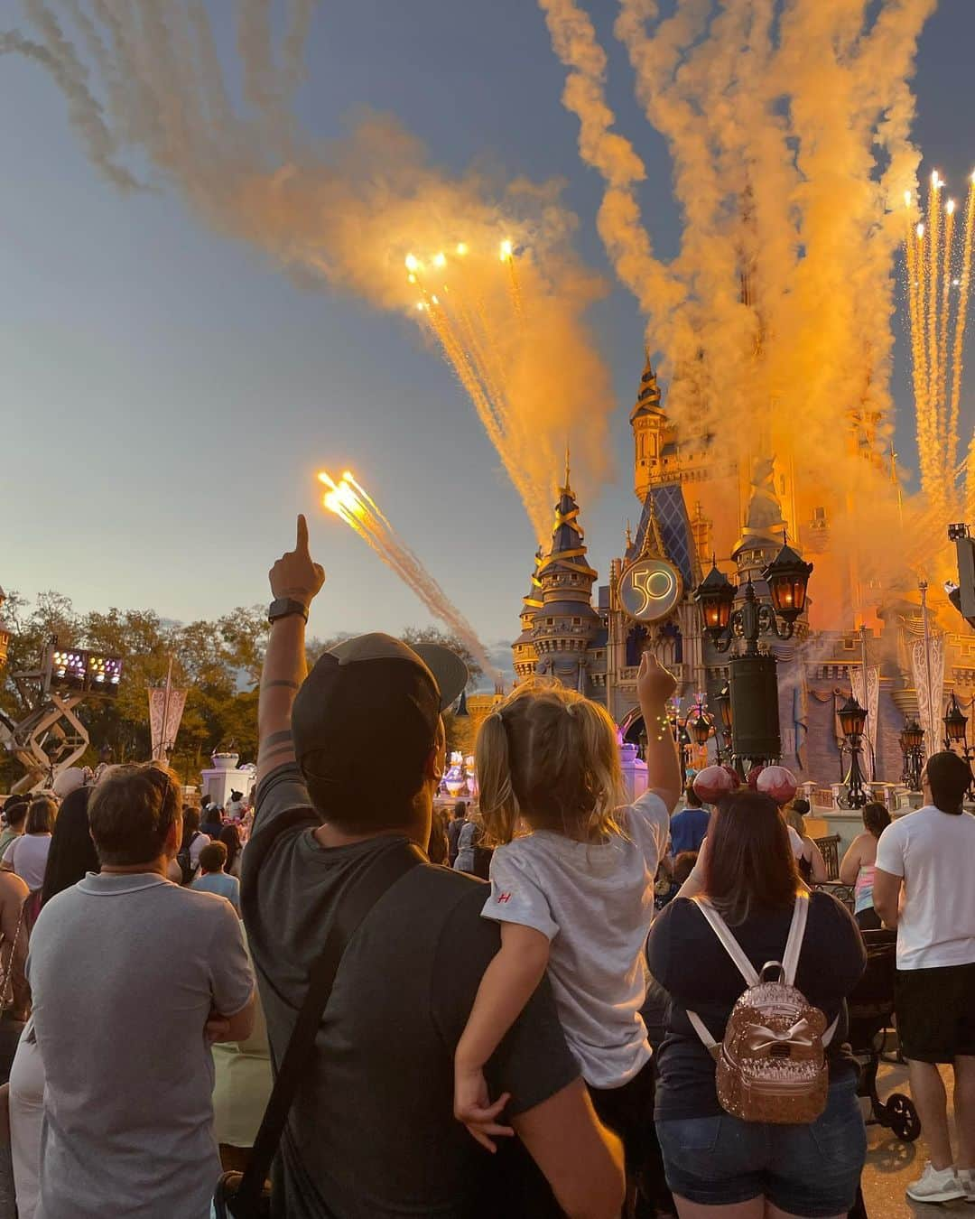 タイラー・ジョセフさんのインスタグラム写真 - (タイラー・ジョセフInstagram)「she might not always remember it, but i will.  thanks #DisneyWorld50」8月5日 4時07分 - tylerrjoseph