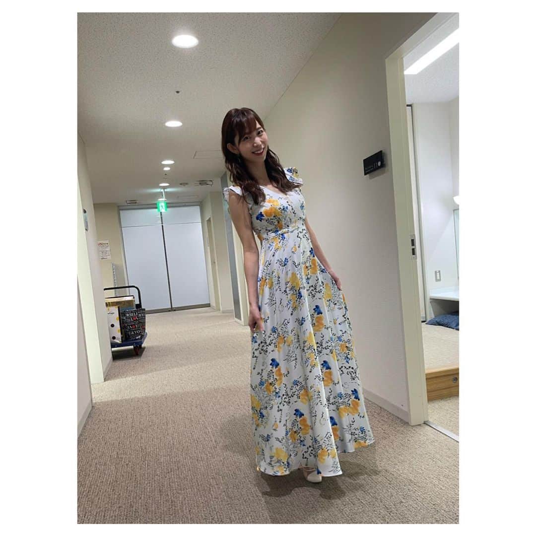 塩地美澄のインスタグラム：「おはようございますᐟ🌼*･ 本日5日発売の『FRIDAY』に 9月にリリースする🆕写真集からの グラビアが掲載。 誌面には写真集のタイトルも記載されているので是非チェックしてみてください!  ✅9/16 写真集　発売予定 ※プロフィール欄のURLからご予約可能  ✅7/25発売『週刊ポスト』 #塩地美澄」