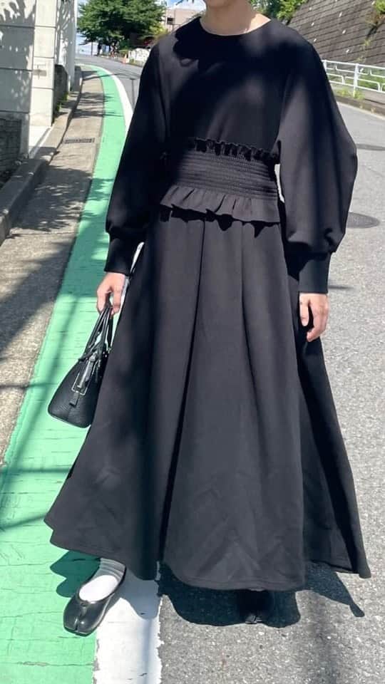 カロリナグレイサーバイシェリールのインスタグラム：「8/8(月)12:30より発売の商品をAyaさんとインスタライブでご紹介いたします。」