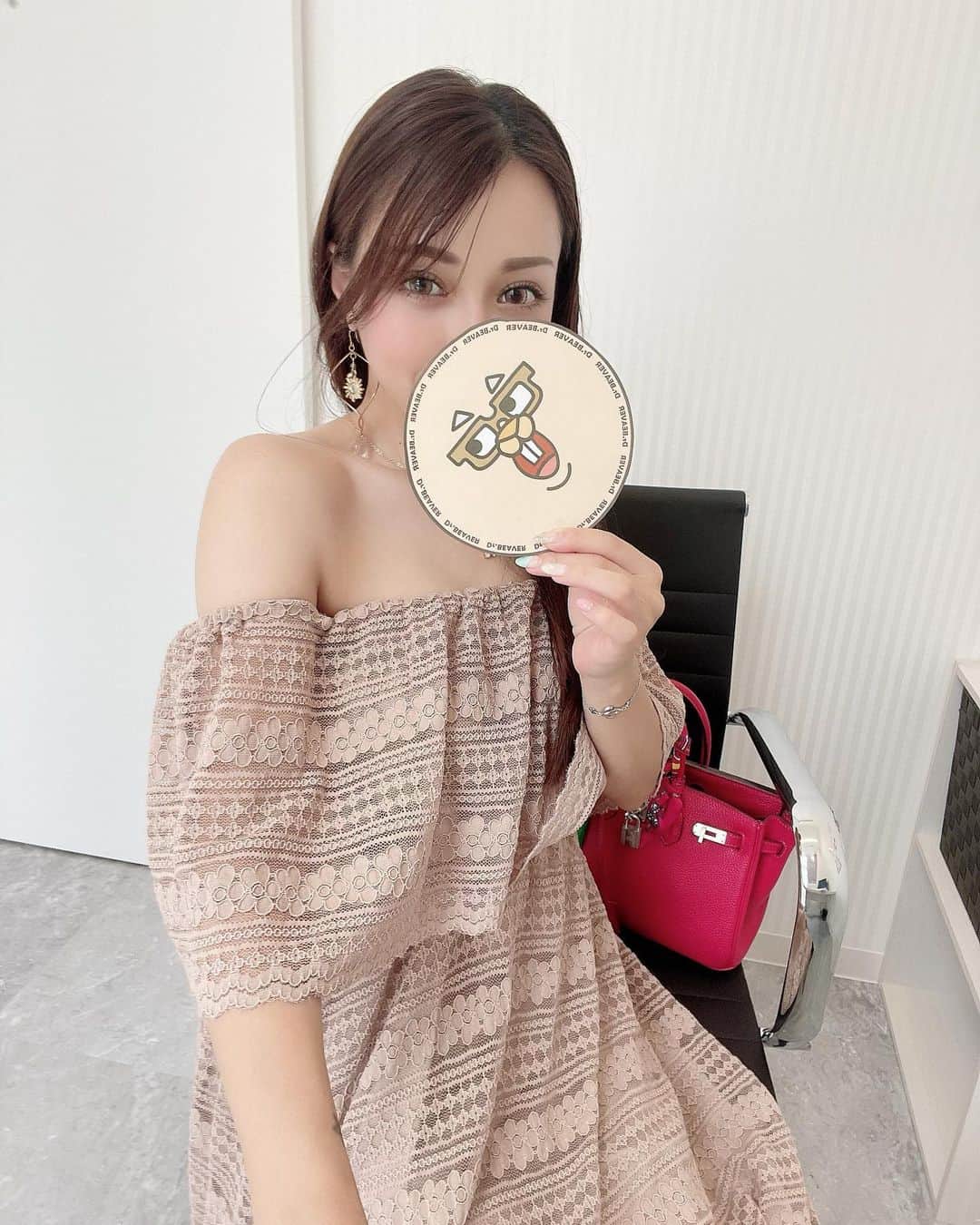 のインスタグラム：「足のtattoo消したくて🥱 ピコレーザータトゥー除去施術に 東京中央美容外科梅田大阪駅前院に行って 担当は寺西先生✨ 範囲は11-30㎠ 正直な個人的感想言うと tattoo彫る時の1.5倍ぐらいの痛みが少しあって 2回目の処置は気が進まないと思ったけど 施術時間5分。 ぁ、え？終わり？はやっ。。😳 次回も宜しくお願いしますってなった笑 tattoo除去や美容整形 気になってた人 カウンセリングで私の投稿見たって言うと良いことあるよ🥳  (@tcb_umeda ) (@tcb_teranishi ) #東京中央美容外科 #美容外科 #梅田大阪駅前 #東京中央美容外科梅田大阪駅前院 #美容クリニック #美容医療 #ドクタービーバー #美容整形ならTCB 東京中央美容外科 #osaka #大阪 #梅田 #ピコレーザー #レーザー治療 #美容 #tattoo除去 #美意識 #美意識向上 #女子力 #美活 #モデル #model #寺西宏王 #doctor #pr」