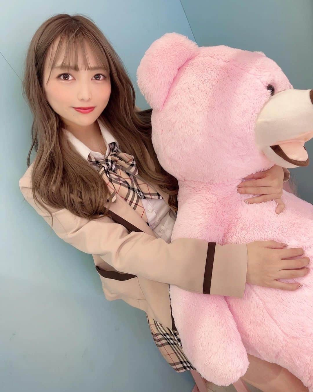 あいりさんのインスタグラム写真 - (あいりInstagram)「くまギブしてる🧸💕笑 . . #韓国制服 #韓国ファッション  #韓国 #制服 #くま #choa_sera  #阿倍野 #阿倍野キューズモール  #天王寺 #大阪観光 #大阪旅行  #レンタル #コスプレ #大阪 #instalike」8月5日 18時08分 - gtamtgat