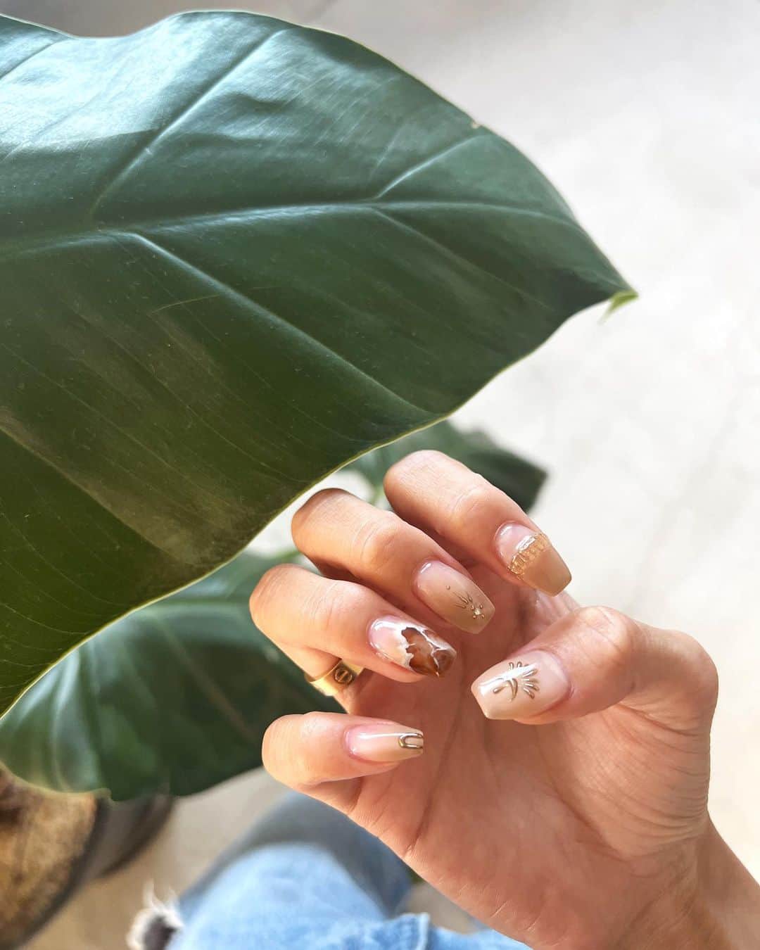 のインスタグラム：「nail♡  @chipieee_chiko さんnailはセンスエグすぎてお任せしたら絶対どタイプのnailになるの🫧🔅 毎回ほんとかわいい💕  #chipieee #nail#chipieeenail #ニュアンスネイル」