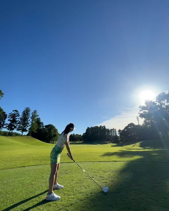 のインスタグラム：「為になるラウンドレッスン⛳️  いいショットが増えると笑顔いっぱいに！  週一レッスンも継続中です。 練習あるのみ！！！  @harajukugolf_academy  @bestitagolf  #原宿ゴルフアカデミー  #bestitagolf  #golf」