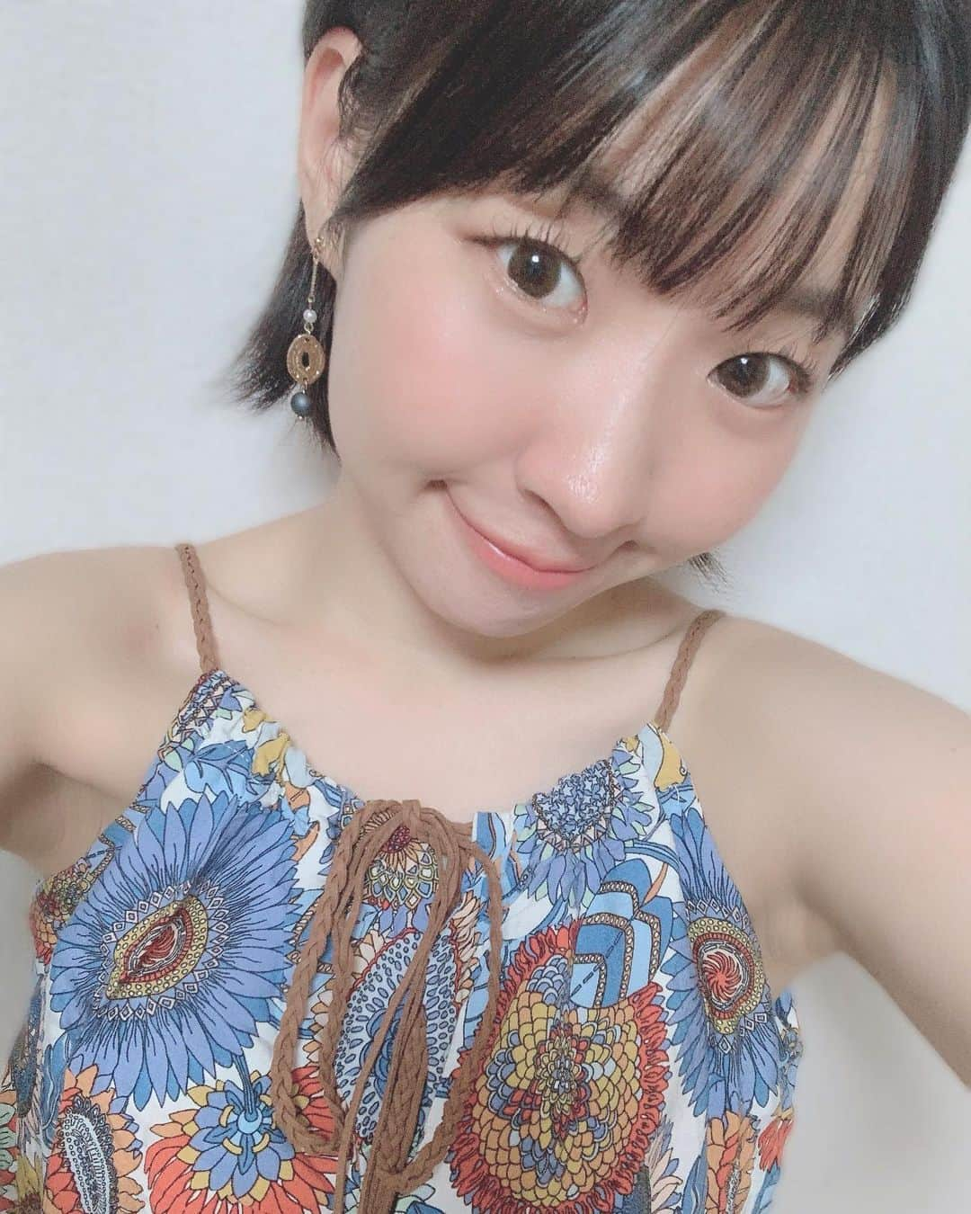 有村瞳のインスタグラム：「夏だね〜🏖🍉☀  今年の夏は会える予定がいっぱい！ 8月に詰め込んだので 8月中に会いにきてください(*´꒳`*)♫  *******詳細はハイライト告知へ*******  ◆7月27日〜 ソロカバー曲「未来予想図Ⅱ」発売❣ ※チェキ付き※数量限定※完売で次の曲！  ◆8月10日 トークライブ  ◆8月14日 ひとみら撮影会(1部水着4部ファンミ) ※水着はこの日限定です  ◆8月16日 都内スタジオ個撮  ◆8月22日 Mira is… ゲスト出演  ひとちゃんファンクラブも準備進めてるよ♫ まもなくです(*ﾉˊᗜˋ*)ﾉﾜｰｲ♡」