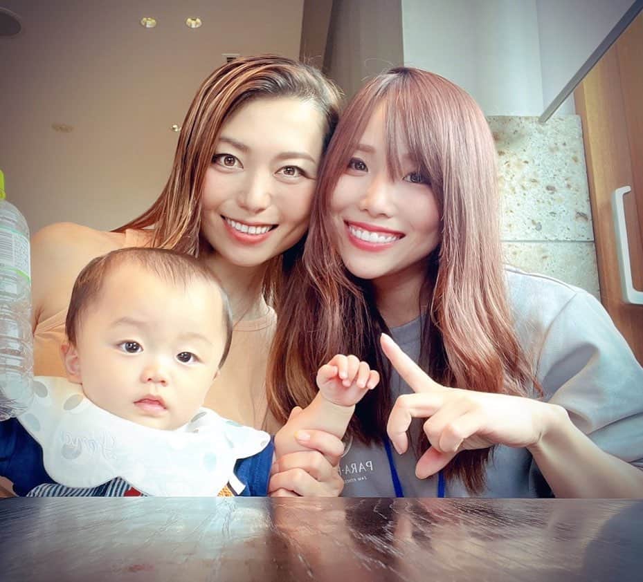カイリ・セインのインスタグラム：「ヨット元日本代表コンビの愛子さんとお久しぶりの再会⛵️💕  ママになっても相変わらずの美しさ＆スタイル💖🥹🌻  2枚目の写真は大学時代、ブルガリアの海にて🇧🇬🌊」