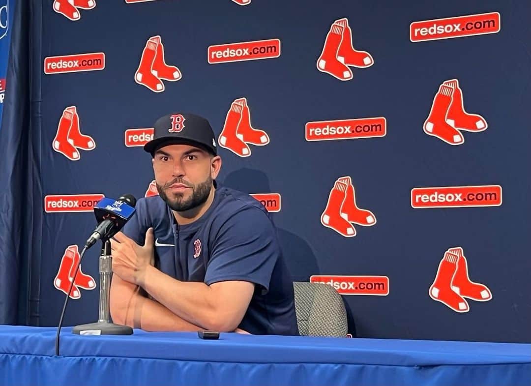 エリック・ホズマーのインスタグラム：「@redsox let’s do this!」