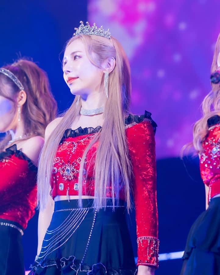 のインスタグラム：「女はっょぃ❤️‍🔥❤️‍🔥 Zepp公演名の『熱烈美々』は私が昔よく撮ってたプリクラ機の名前から取りました🫧」