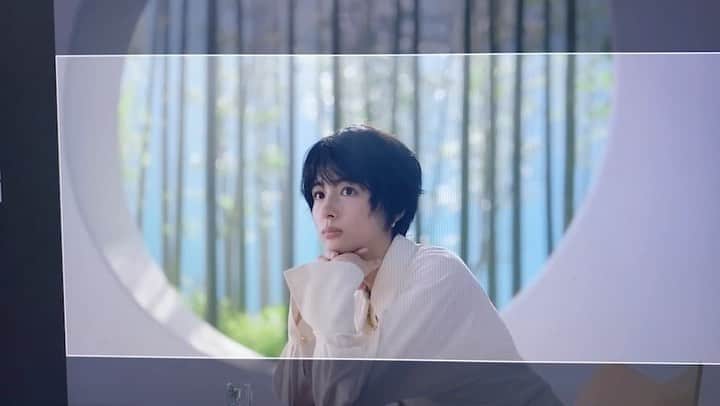 のインスタグラム：「チャミスルの新cm公開してます🤗  オフショットムービー 撮られてると気付いてない…😅  참이슬 주세요ー🍾」