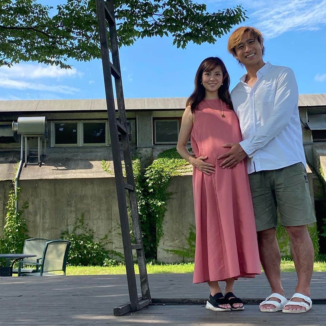 クレイジーパパさんのインスタグラム写真 - (クレイジーパパInstagram)「ただいま妊娠9ヶ月🤰男の子？女の子？僕の名前は空雅(くうが)クレイジーファミリーの三男です🤗タイガ、リョウマ、クウガのクレイジー三兄弟！男ばっかでママすまん🙇‍♂️出産まで残り2ヶ月。タイガとリョウマとパパの3人で力を合わせてママとクウガを盛り上げていくぜ😼  #love  #family  #妊娠報告  #新しい命 #感謝」8月5日 16時52分 - crazypapa.tv