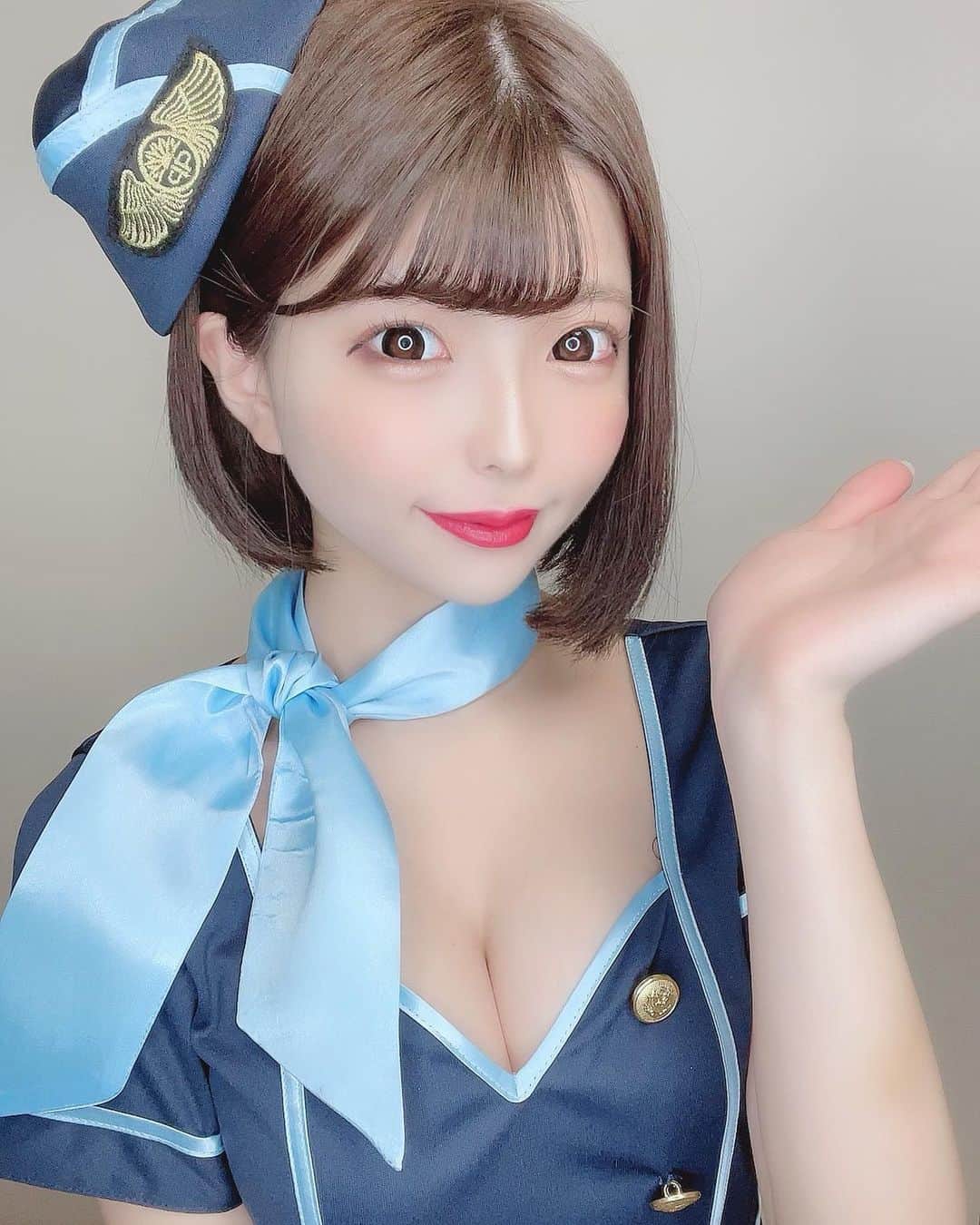 ななぷりんのインスタグラム：「CAコスプレ✈️☁️」