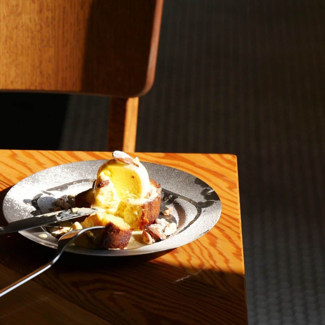 WorldNeighborsCafe/SoooLiquidのインスタグラム：「【8月6日　営業時間変更のお知らせ】⁠  8月6日 朝10時 【Update】 点検作業が押しており、オープン時間が13時からとなります。大変申し訳ございませんが、ご確認よろしくお願い致します。  ーーーーーーーーーーーーーーーーーー  いつもご利用ありがとうございます！⁠ カフェ店内のエアコン点検作業のため、下記の通り⁠ 明日の営業時間を変更させていただきます。⁠ ⁠ ★8月6日（土）⁠ ★12:00 - 20:00 (L.O19:30)⁠ ※オープンの時間が2時間遅くなります。⁠ ⁠ ご利用のお客様には急なお知らせとなりご迷惑をおかけいたしますが、皆様により快適に過ごしていただけますよう、点検作業を行う所存です。⁠ ⁠ ご理解とご協力のほど、よろしくお願いいたします🙇‍♀️⁠ ⁠ 12時からは通常営業です！⁠ 皆様のご来店、心よりお待ちしてます❤️⁠ ⁠ #worldneighborscafe #soooliquid⁠⁠ ⁠ ーーーーーーーーー⁠ weekday...11-20⁠ weekend...10-20⁠ closed...wednesday⁠ L.O...19:30⁠ ーーーーーーーーー」
