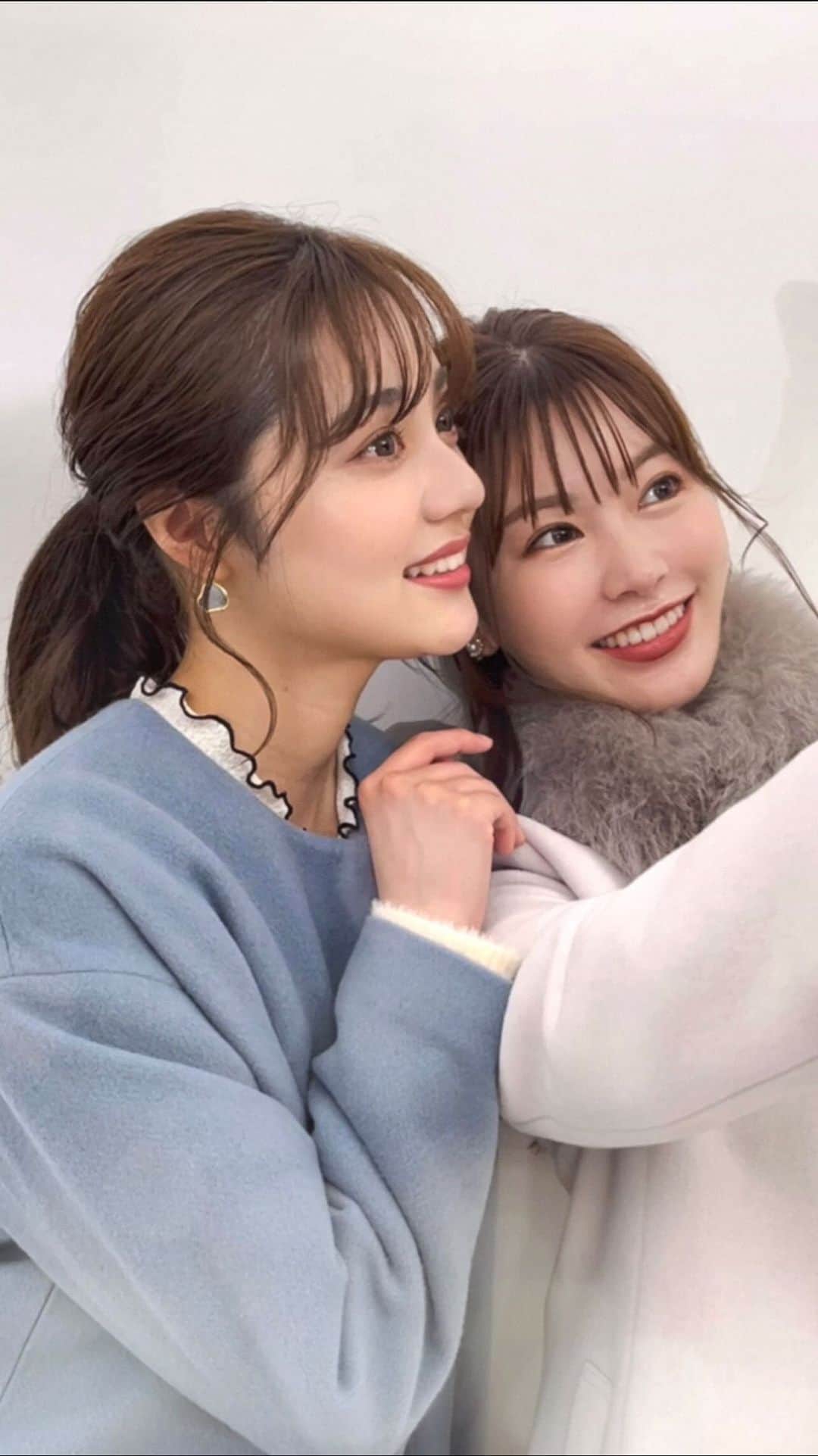 一城あやののインスタグラム：「かっちょいいともな先輩と写真撮ってもらえてデレデレしてる動画(๑╹ω╹๑ )(๑╹ω╹๑ ) . . . . . . . . . .  #proportionbodydressing  #トレンドコーデ  #大人女子コーデ  #大人可愛い  #OLコーデ  #通勤コーデ  #モテコーデ #秋冬コーデ  #twice #niziu #モデル女子 #仲良し #vlog #ビジョビ @b_b_j.j」
