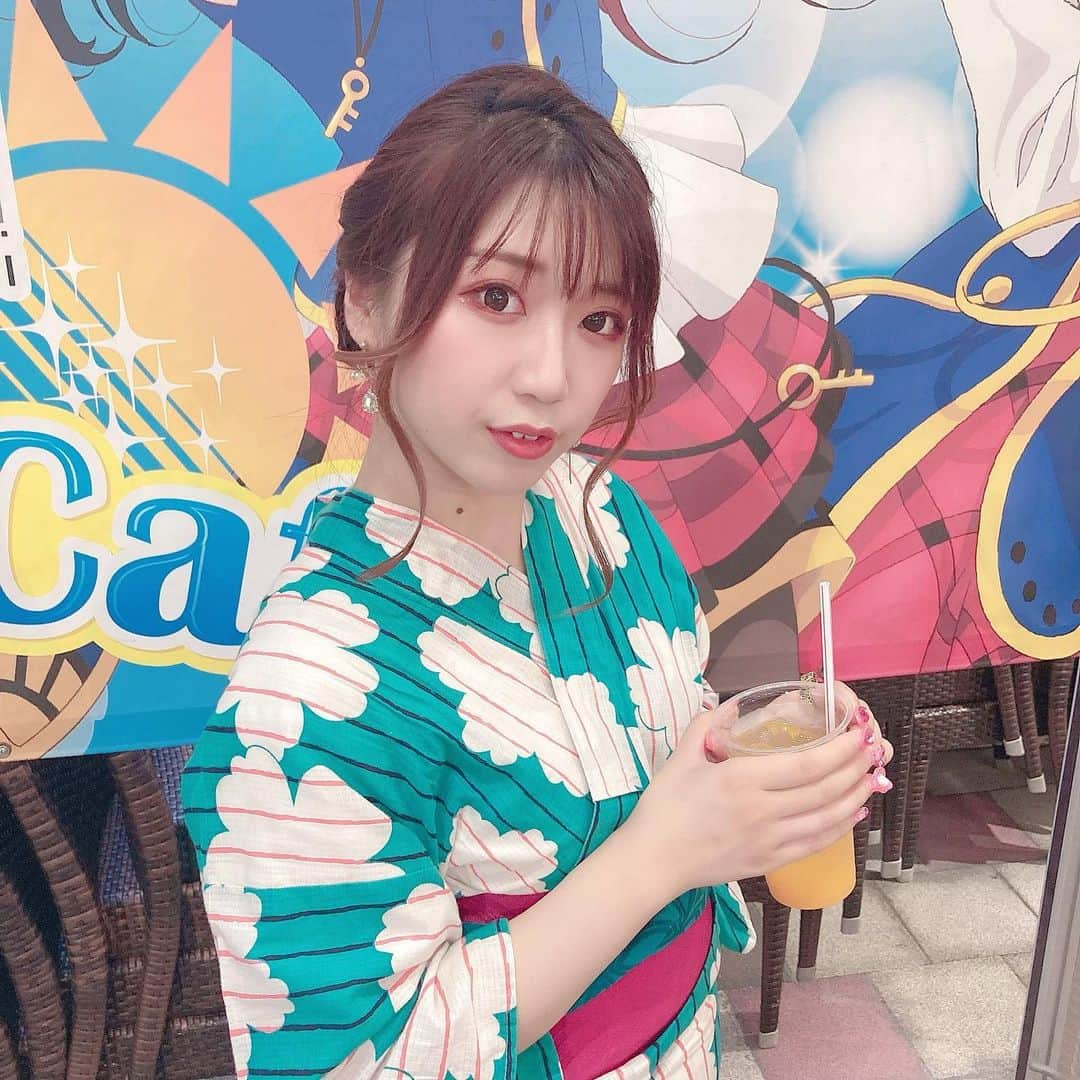 円田はるかのインスタグラム：「夏だね👘 背景ちゃっかりサンシャインカフェなのラブライバー隠せなくてじわるね…  #沼津花火大会 の時🫶 チョコバナナ2本たべれた！うれしい！！」