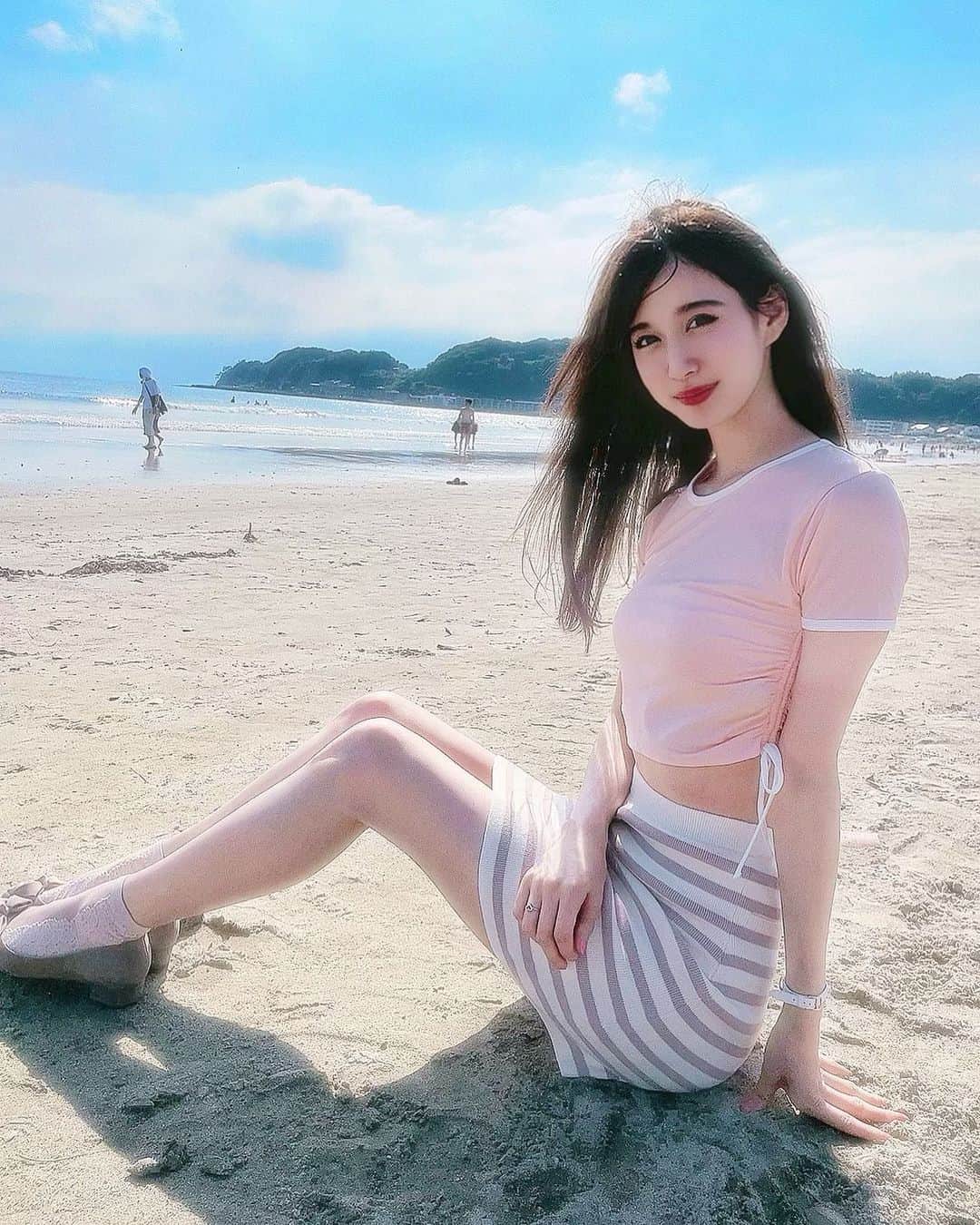 のインスタグラム：「@darich_official   全てがピンクだった日👗🌷 皆さん今週もお疲れ様でした(*ᴗˬᴗ)⁾⁾  #海 #江ノ島 #ダーリッチ #darich #darichコーデ #ミニT #ピンクコーデ #ガーリーコーデ #夏服 #夏コーデ #여름코디 #바다」