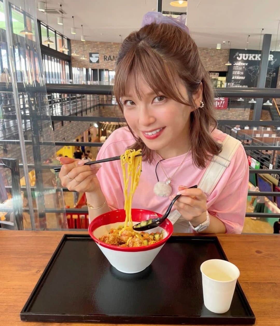 宇野実彩子さんのインスタグラム写真 - (宇野実彩子Instagram)「. 富士急でみんなで食べた 冷やしラーメンめちゃウマ🍜♥️  明日の王様のブランチで見てみて📺🌼  #こじドライブ」8月5日 22時34分 - misako_uno_aaa