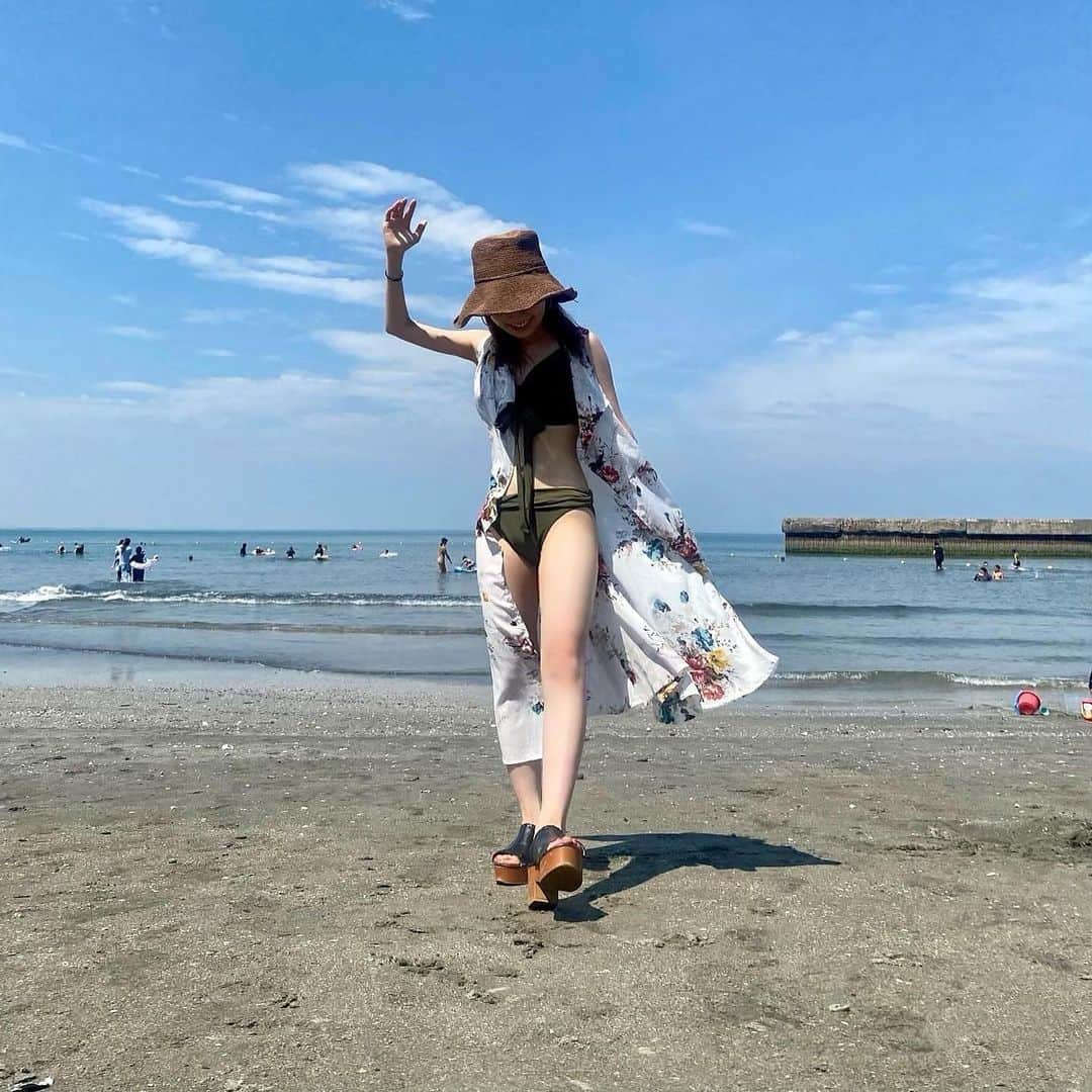 kasumiさんのインスタグラム写真 - (kasumiInstagram)「. 🍧🐳🌻🐬🔅 とっても久方ぶりに海へ行き しっかり深い所まで入水してきました！🛟🏊🏻‍♀️💦   都会のアスファルトよりあつあつカラカラの砂で体力持っていかれたよ～🥵🍉  夏らしい思い出ができました！🐠🎐  . . . .  #太東海岸  #海 #夏 #プール  #海岸 #ビーチ #follow」8月5日 22時35分 - _kasuchannel_