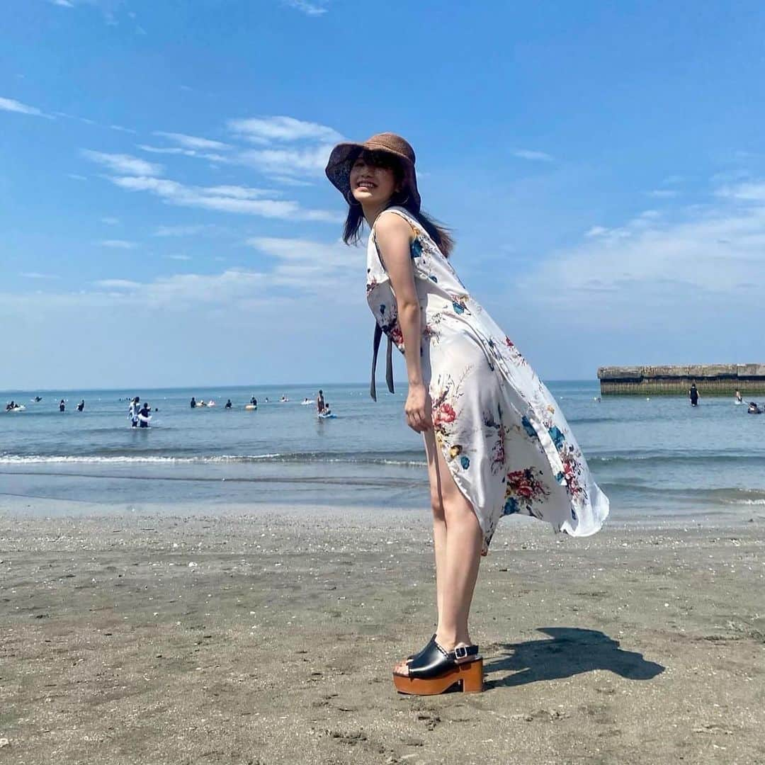 kasumiさんのインスタグラム写真 - (kasumiInstagram)「. 🍧🐳🌻🐬🔅 とっても久方ぶりに海へ行き しっかり深い所まで入水してきました！🛟🏊🏻‍♀️💦   都会のアスファルトよりあつあつカラカラの砂で体力持っていかれたよ～🥵🍉  夏らしい思い出ができました！🐠🎐  . . . .  #太東海岸  #海 #夏 #プール  #海岸 #ビーチ #follow」8月5日 22時35分 - _kasuchannel_