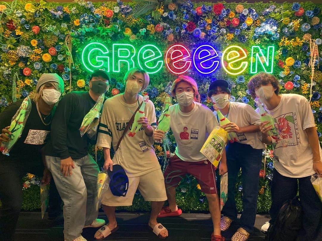 どば師匠のインスタグラム：「GReeeeNさんのライブ凄すぎた。エンターテイナーの巨匠は本当に多くの人の人生を動かす物を作ってた。多分ライブに来てたファン全員が多かれ少なかれ人生に影響を与えられてたと思う。よかった俺YouTuberや。俺らもやれる。誰かの人生を動かせるようなものを作り続けたい。誰かの涙を大切にしたい。  #GReeeeN#レイクレ #どば師匠 #どば #lazyliecrazy #youtube #youtuber #ユーチューブ #ユーチューバー #インスタ映え #映え #赤髪 #赤 #韓流 #韓流スター #塩顔 #塩顔男子 #instagram #instalike #instagood #ふぉろーみー #フォロー募集」