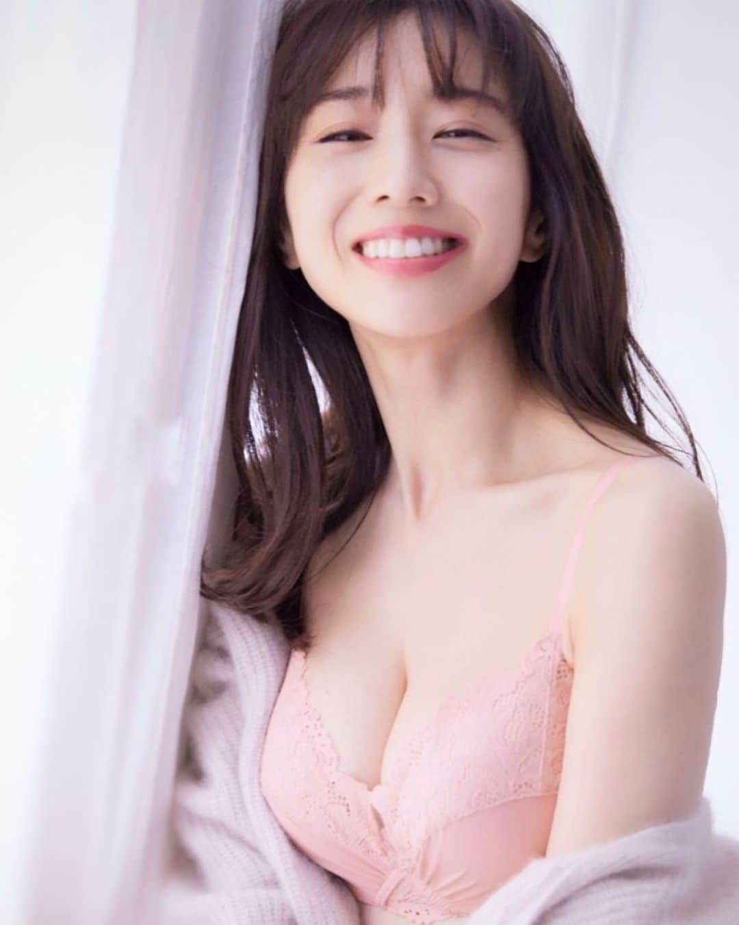 女子アナ　グラビア 