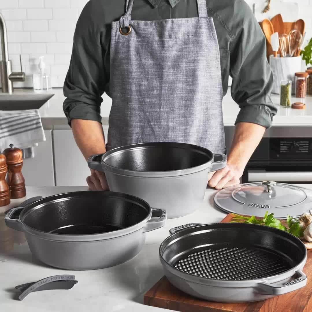 Staub USA（ストウブ）のインスタグラム：「If you love STAUB cookware but don't have the space for a full set, STAUB Stackable is perfect for you. The set comes with all the essentials, including a cocotte, a braiser, and a grill pan that all fit under one universal lid. The set is a available in a range of colors to suit every kitchen aesthetic. ✨  Grab your set now through our Instagram Shop. #MadeinStaub」