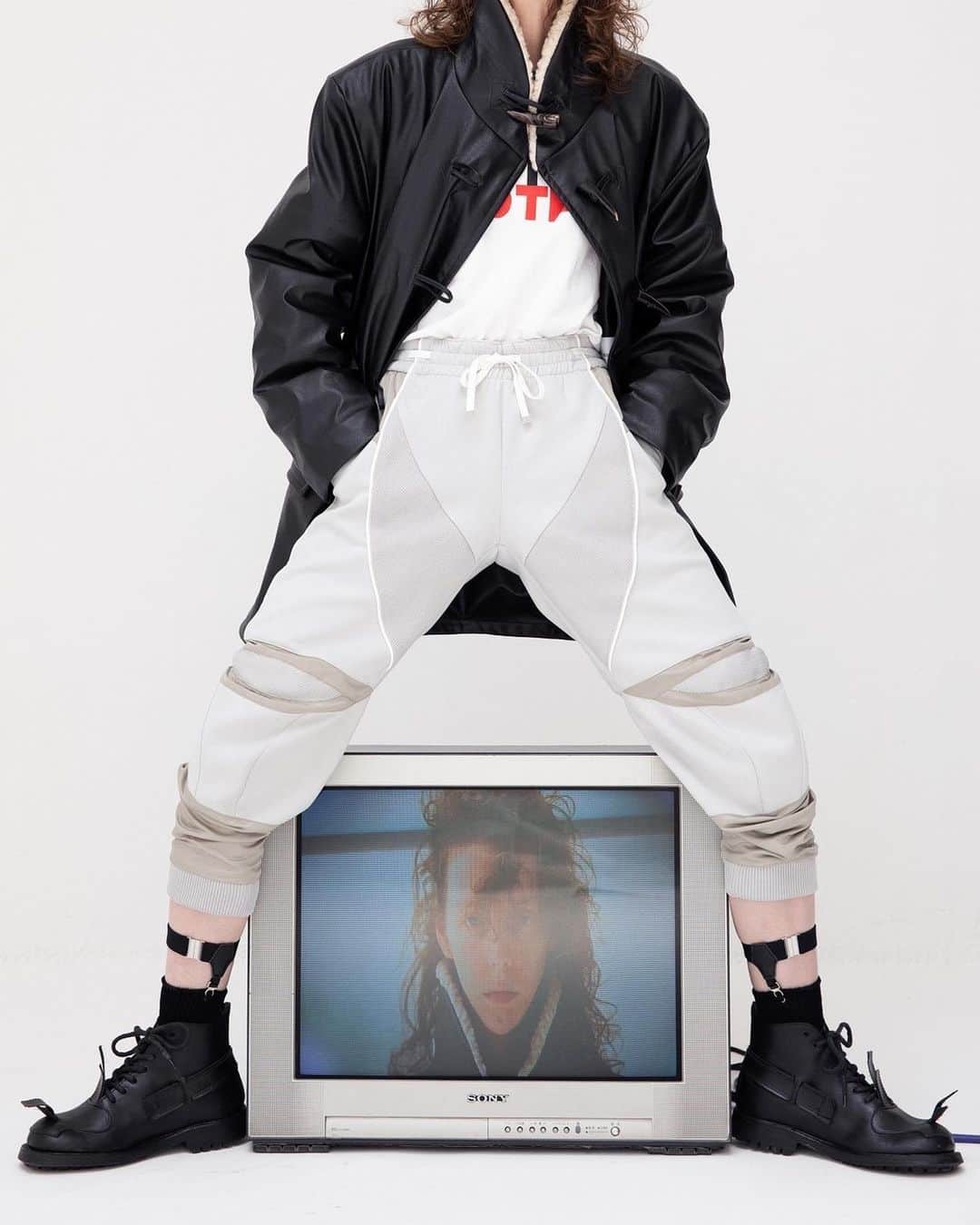 駿河太郎のインスタグラム：「今日から始まりました  @neworder_apparel  冬物展示会  明日6日はデザイナー全員集合です 12時〜20時まで  その後は 10日夕方 11日は居れそなので  来れる方は是非〜‼️」