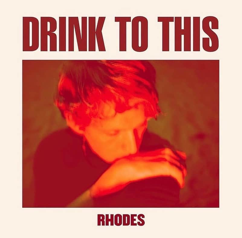 ローラ・ウェルッシュのインスタグラム：「had the pleasure of co writing this one with the amazing @rhodesmusic out today 🎻❤️ @nataliaxsalter @stevenweston」